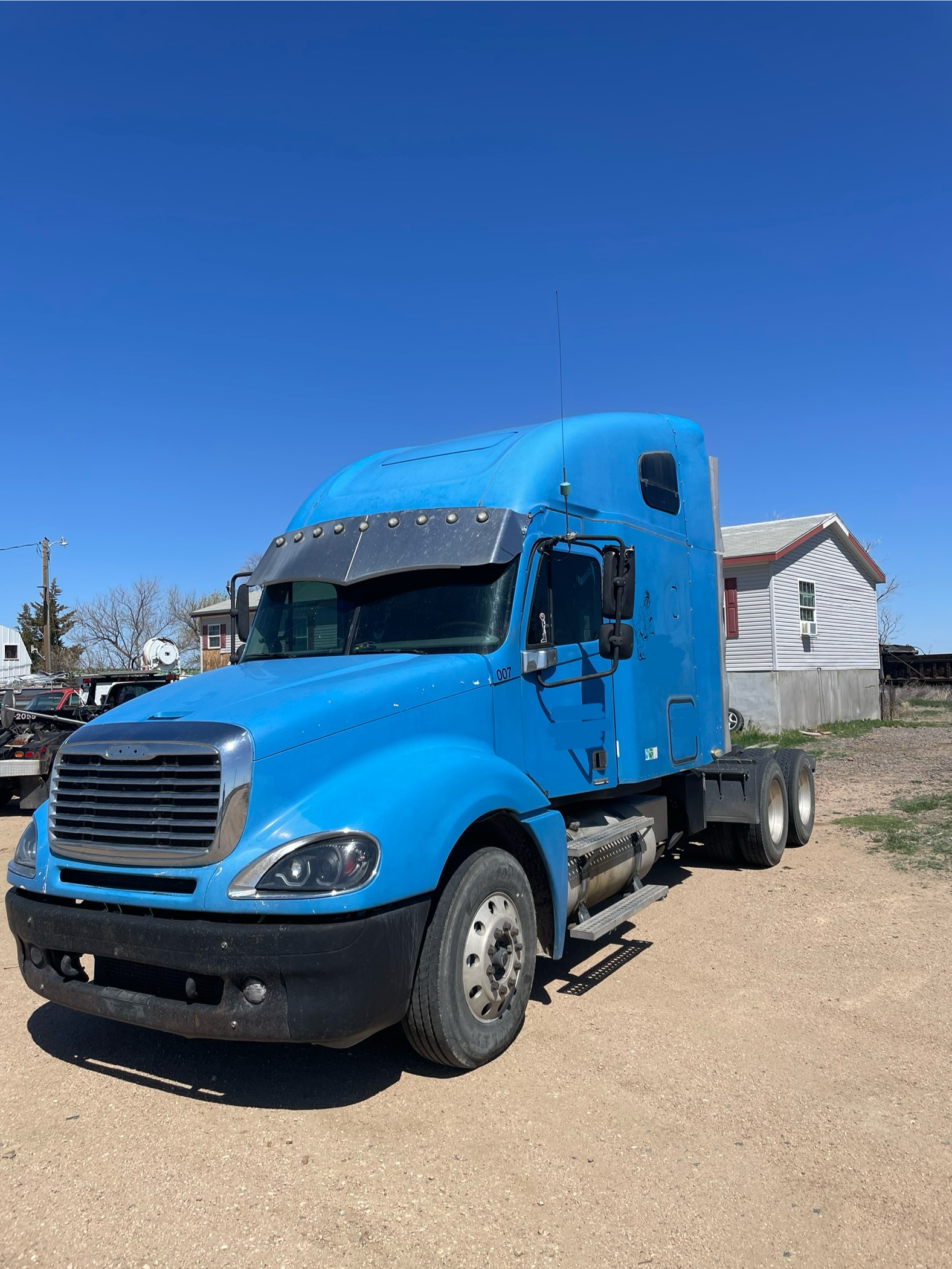 2007 FREIGHTLINER Columbia - view 2 of 87