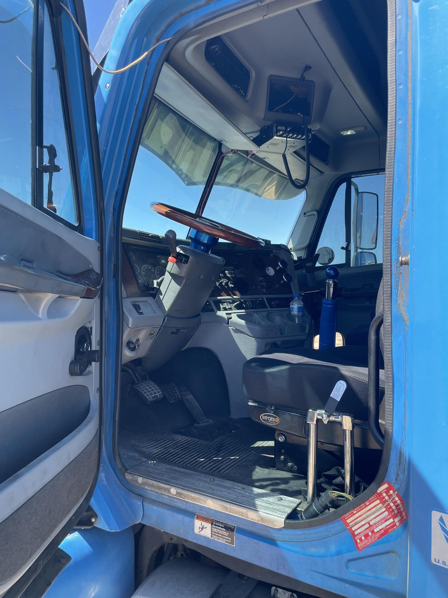 2007 FREIGHTLINER Columbia - view 17 of 87