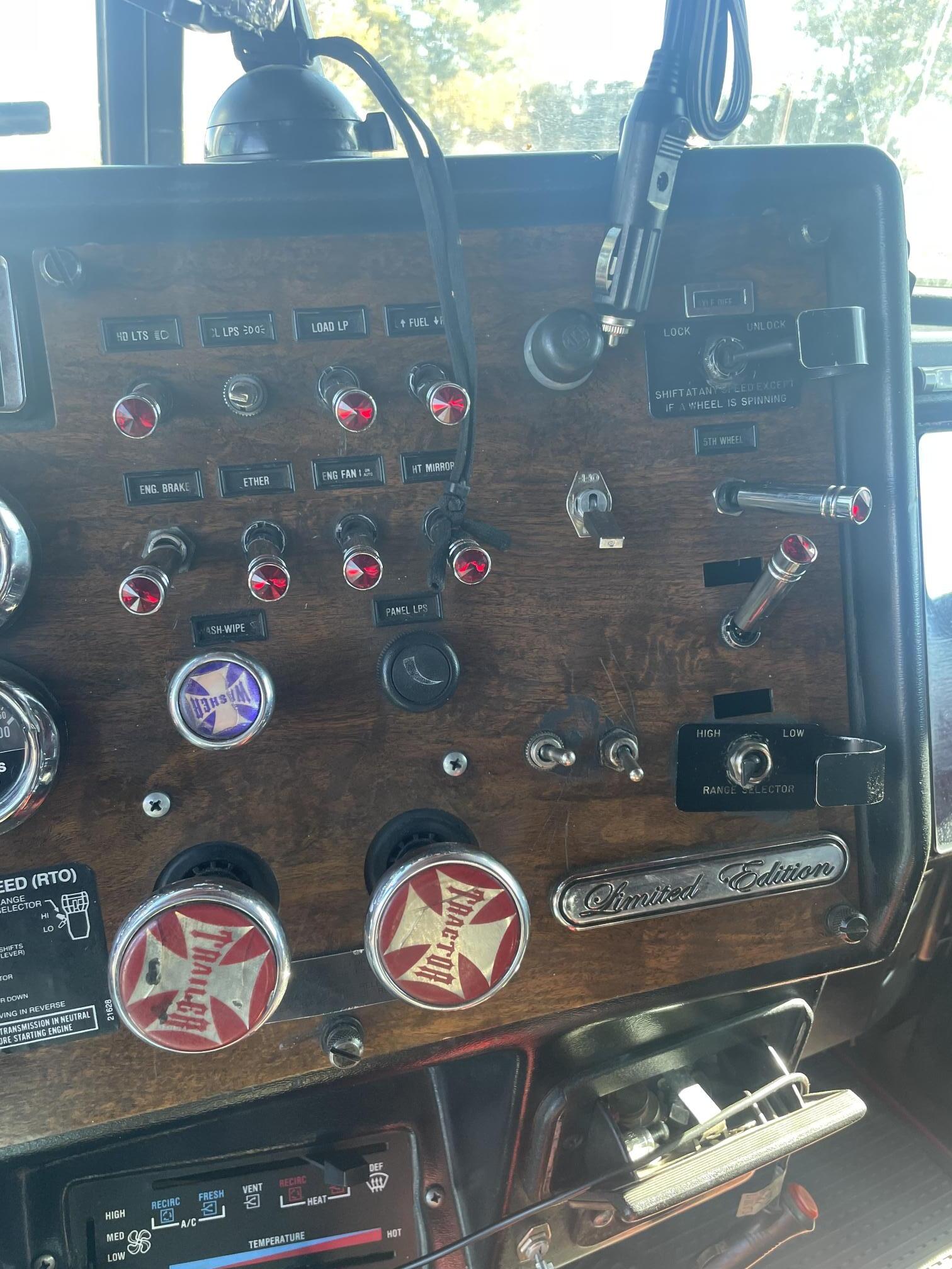 1989 PETERBILT 379 - Image 39