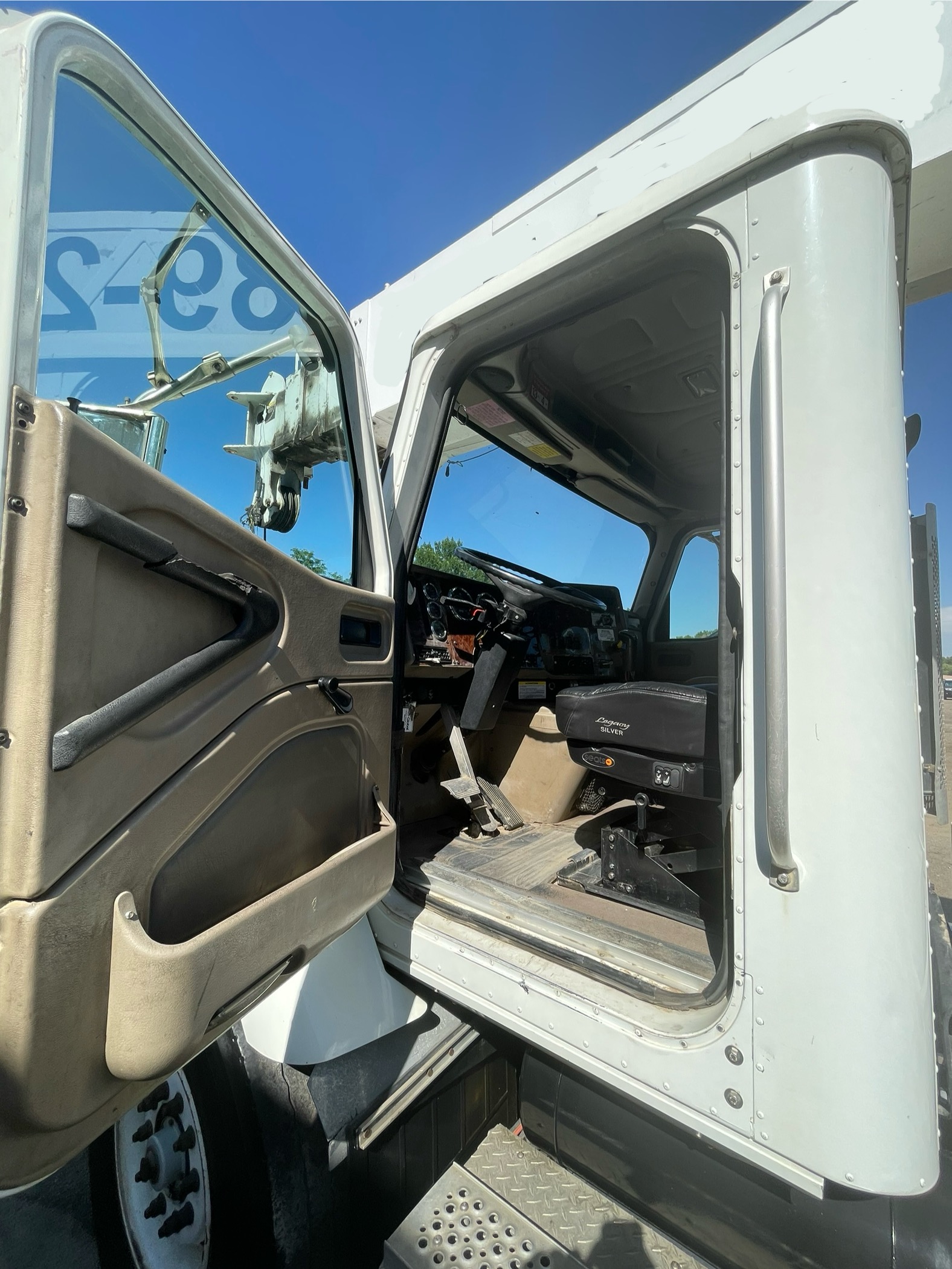 2007 ALTEC 5600 - Image 8