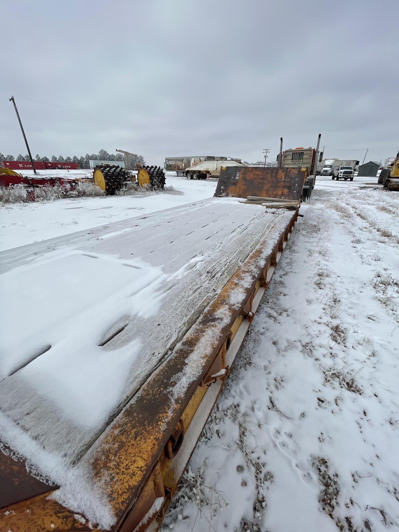 2000 LOAD KING 46 foot - view 9 of 12