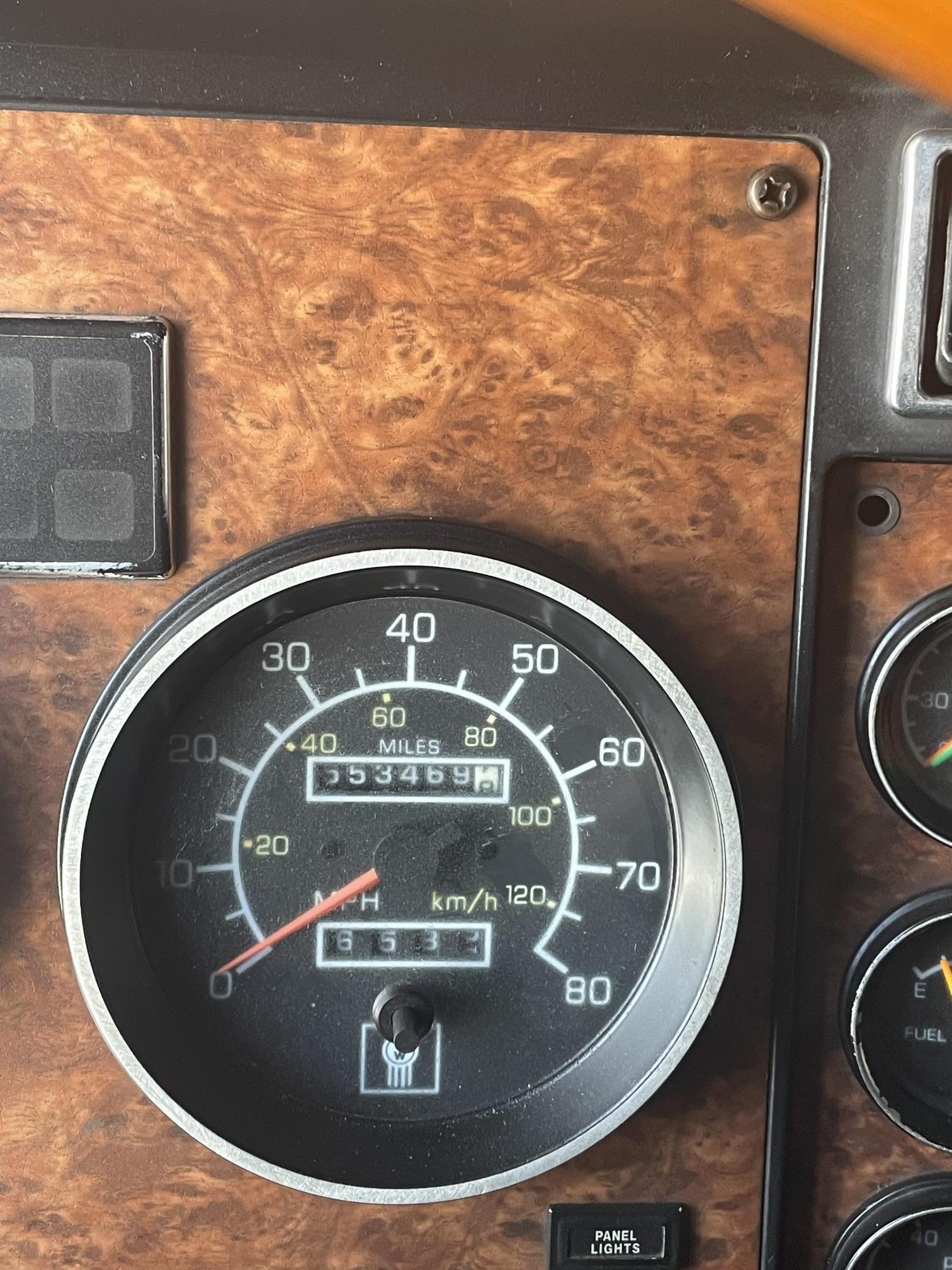 2004 KENWORTH W900 - Image 25