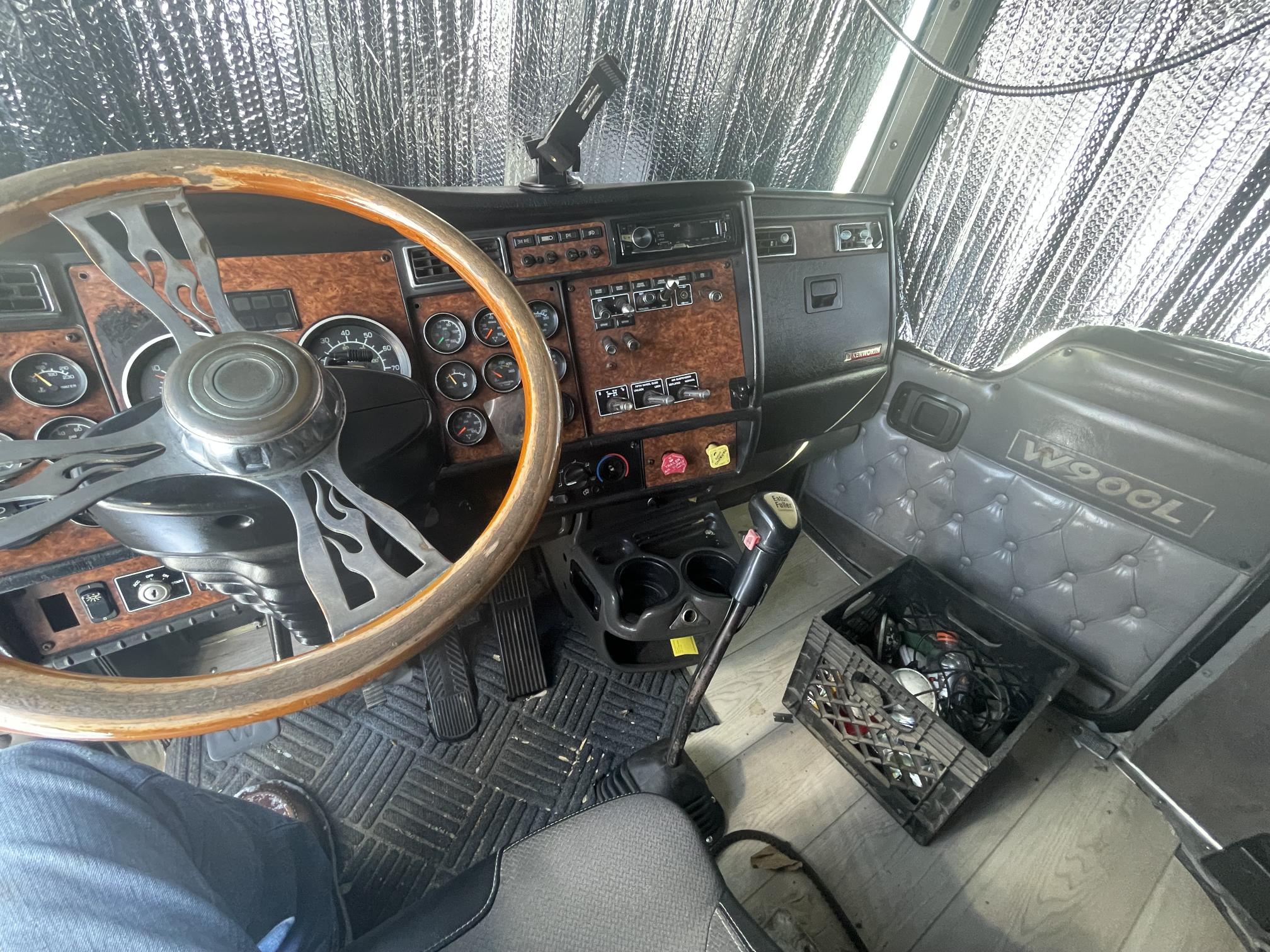 2004 KENWORTH W900 - Image 17