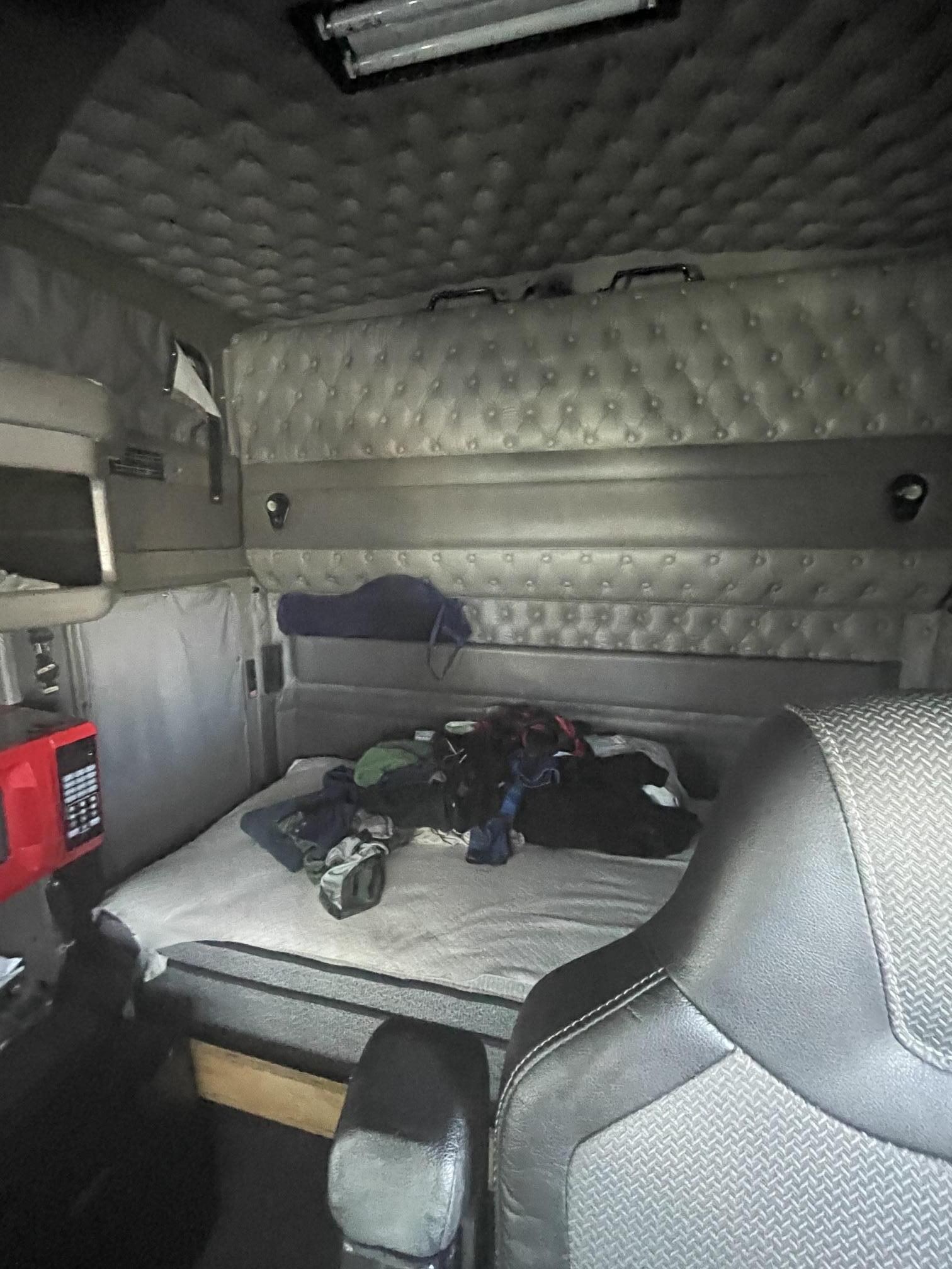 2004 KENWORTH W900 - view 19 of 32