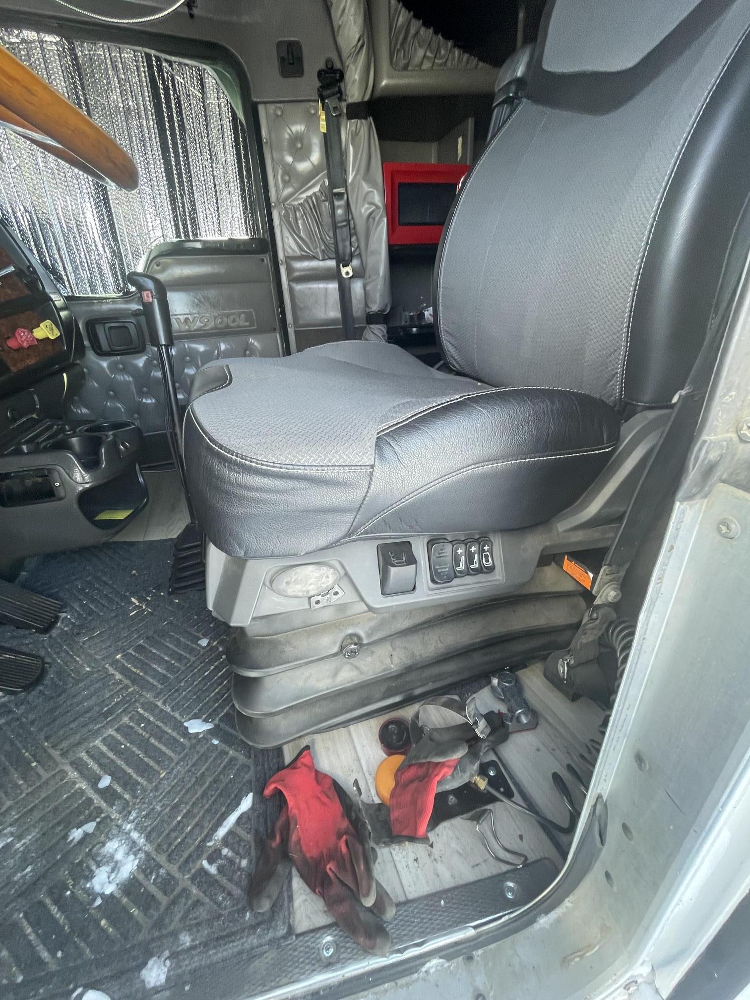 2004 KENWORTH W900 - view 11 of 32