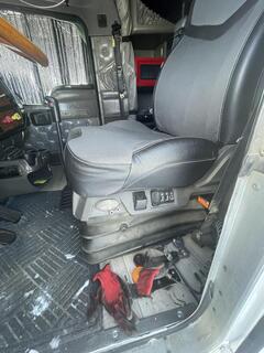 2004 KENWORTH W900 - Image 11