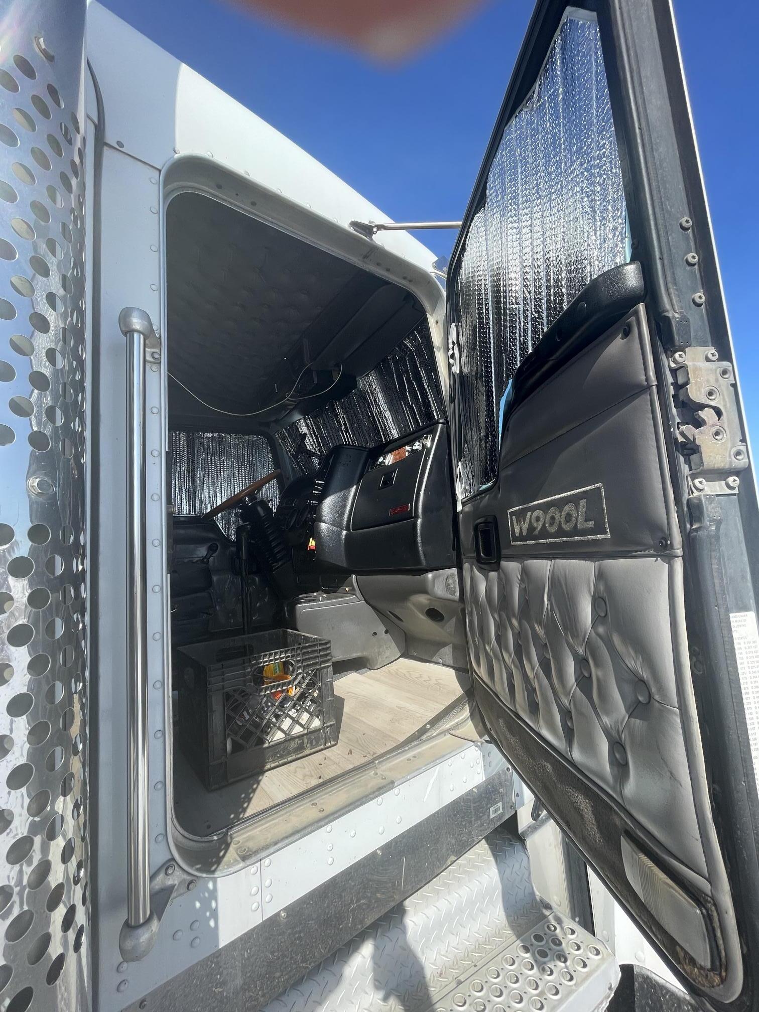 2004 KENWORTH W900 - Image 14