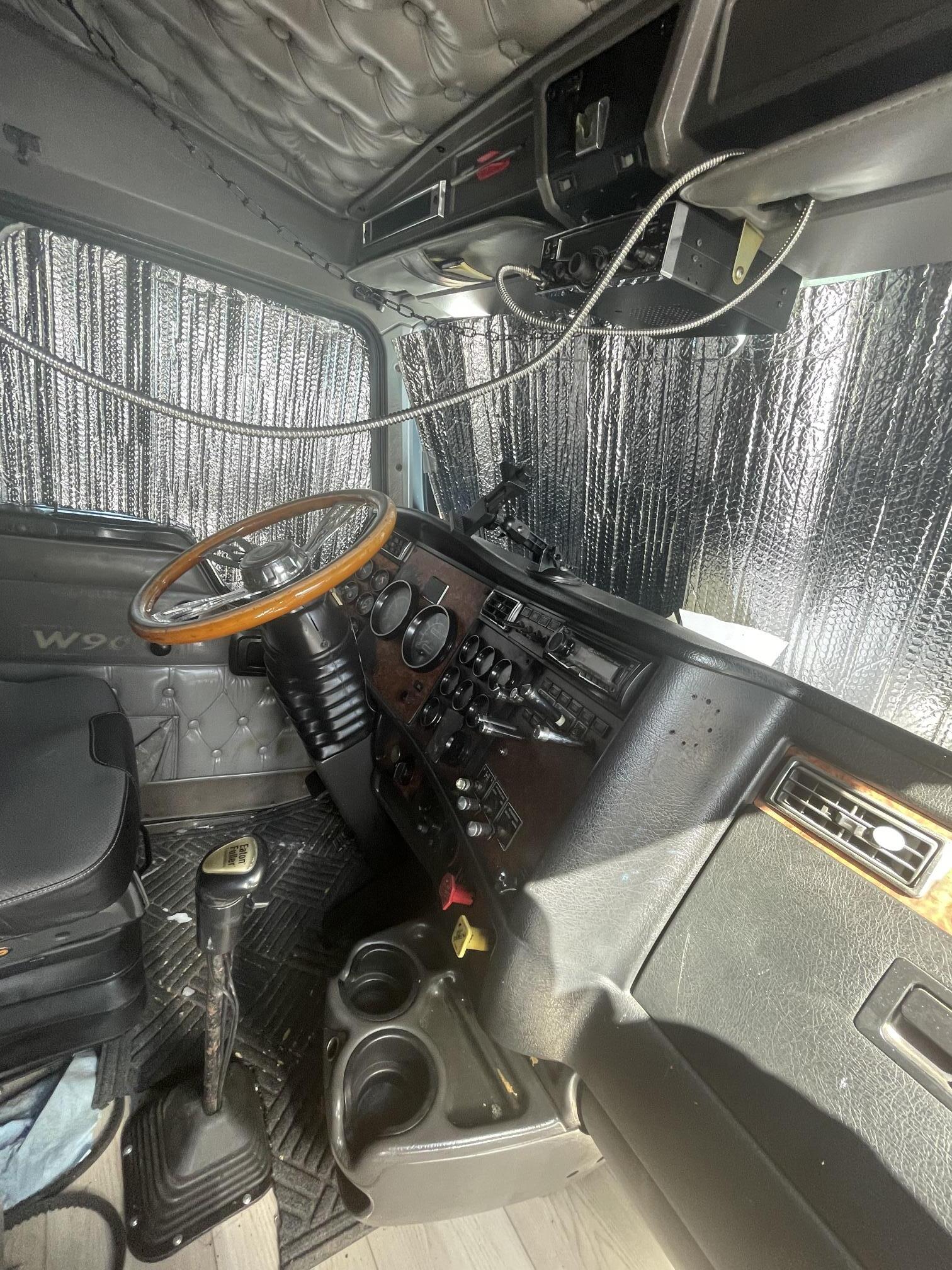 2004 KENWORTH W900 - Image 10