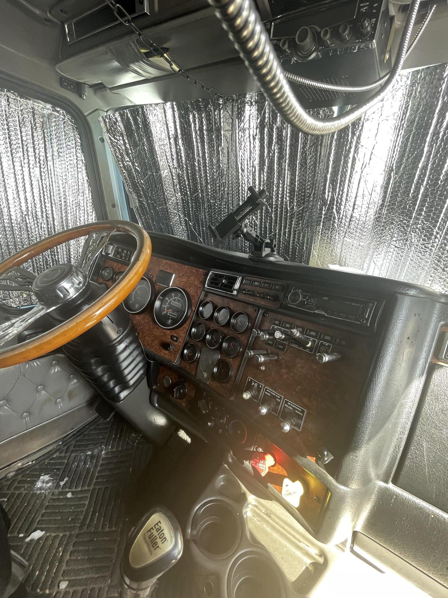 2004 KENWORTH W900 - view 9 of 32