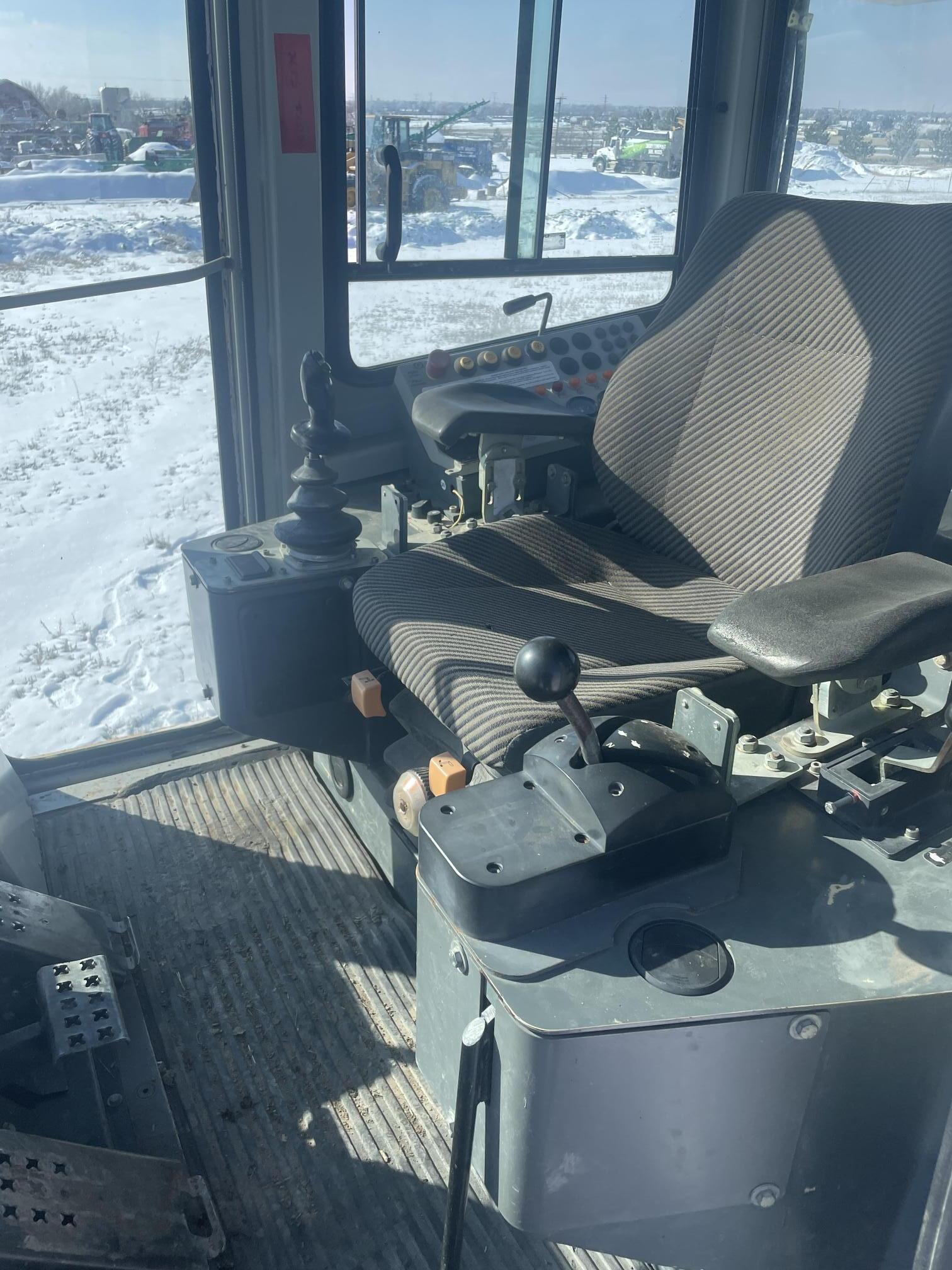 2001 DEERE 755C - Image 30