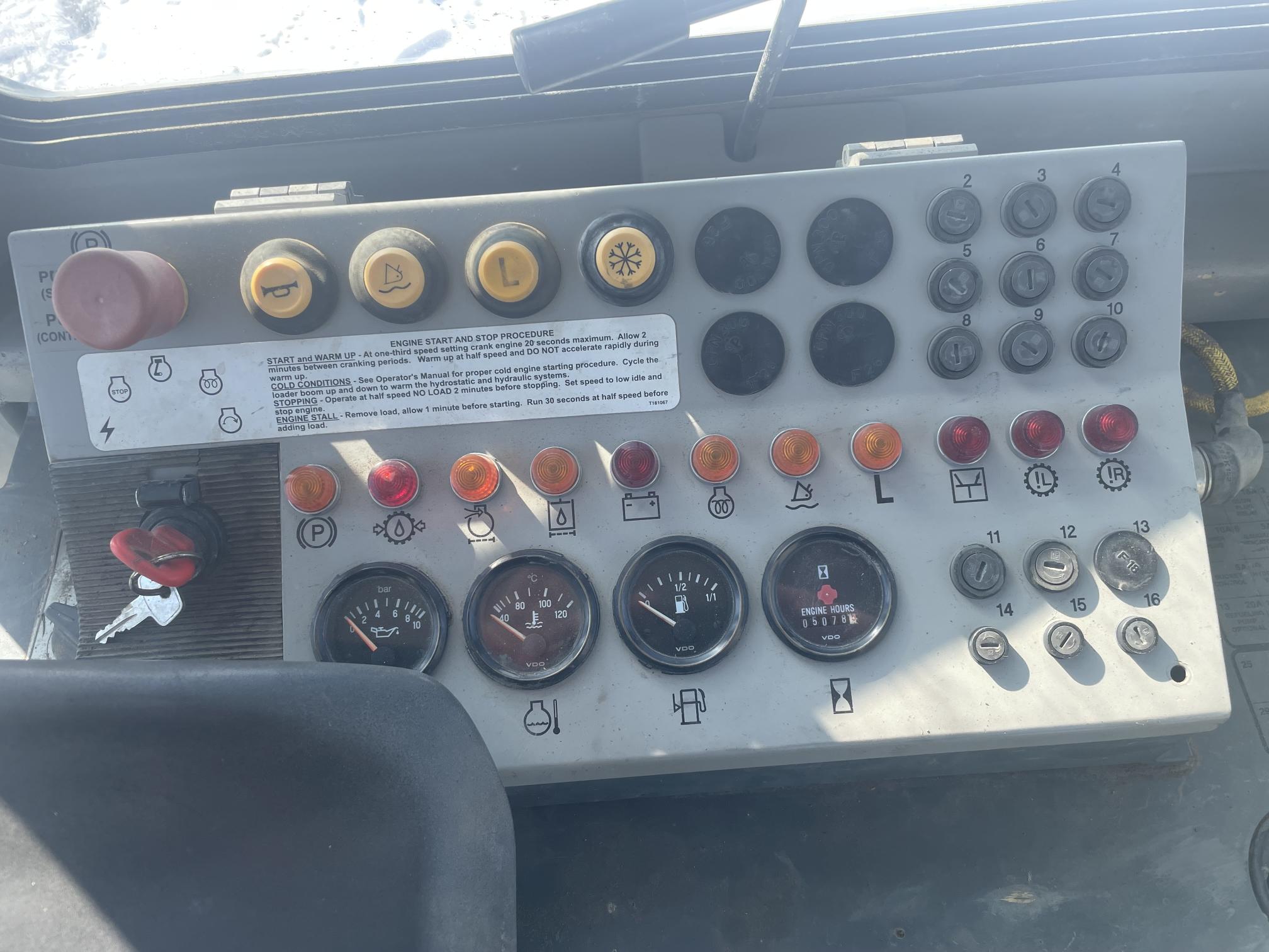 2001 DEERE 755C - Image 32