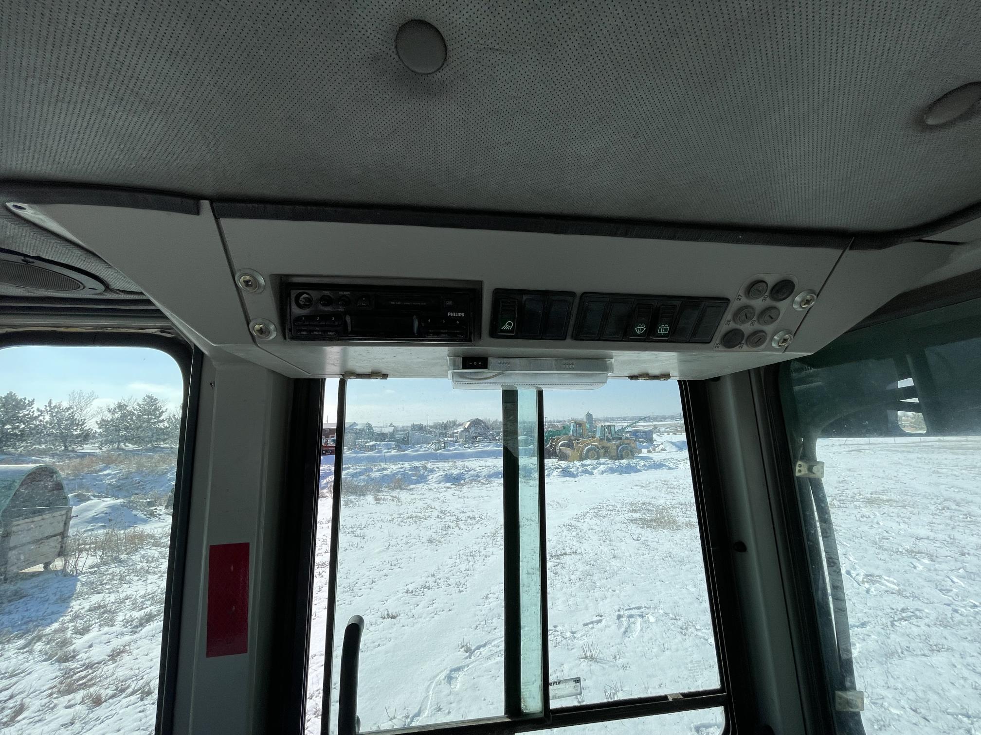 2001 DEERE 755C - Image 29