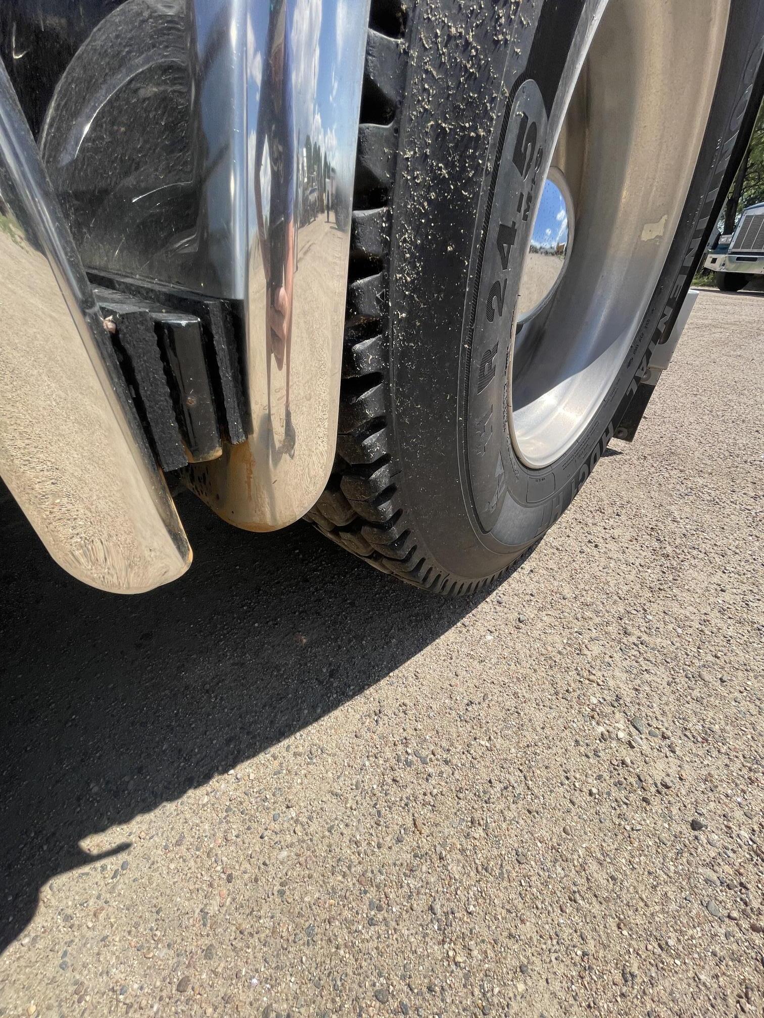 2008 PETERBILT 388 - Image 28