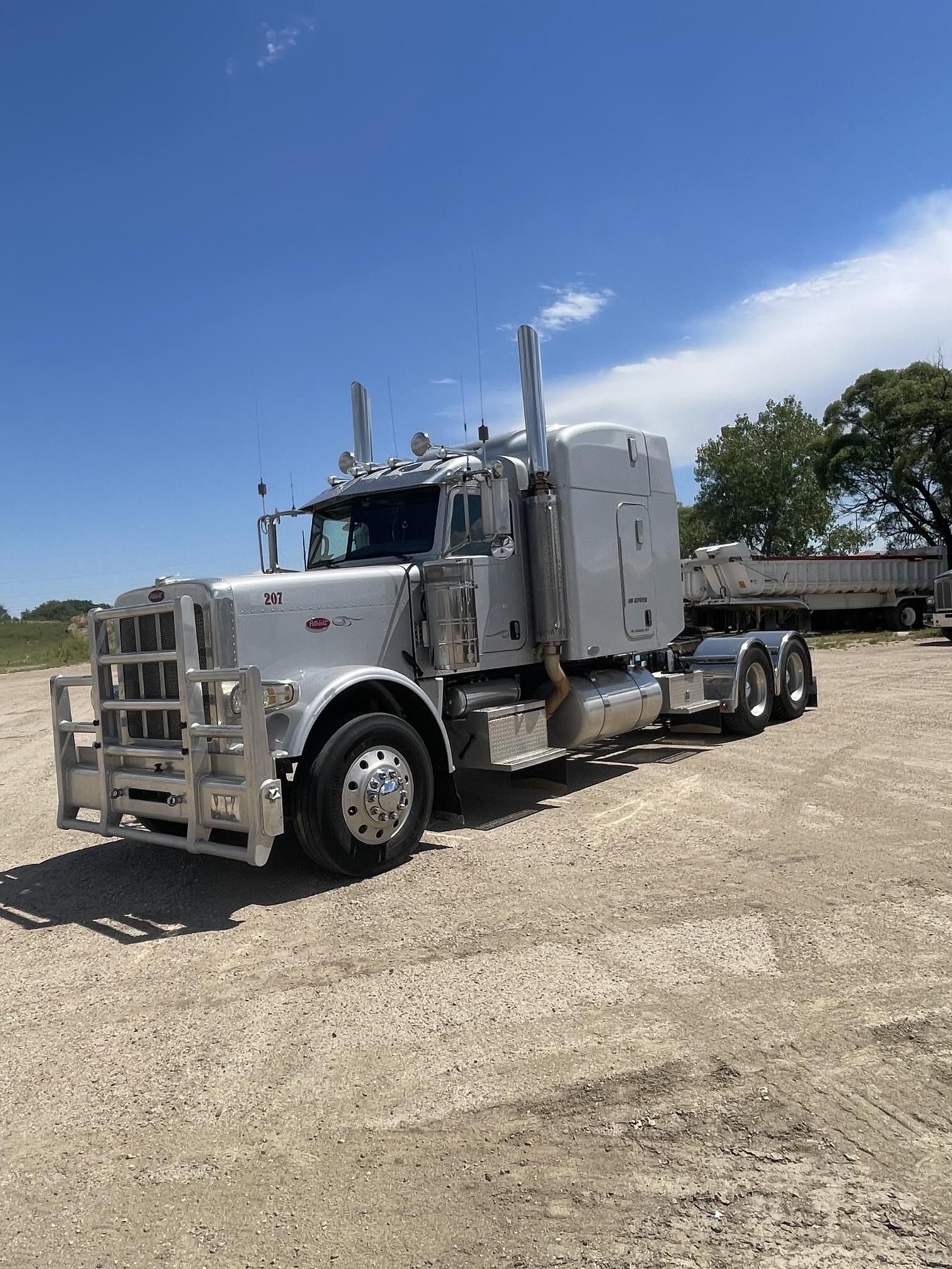 2008 PETERBILT 388 - Image 4