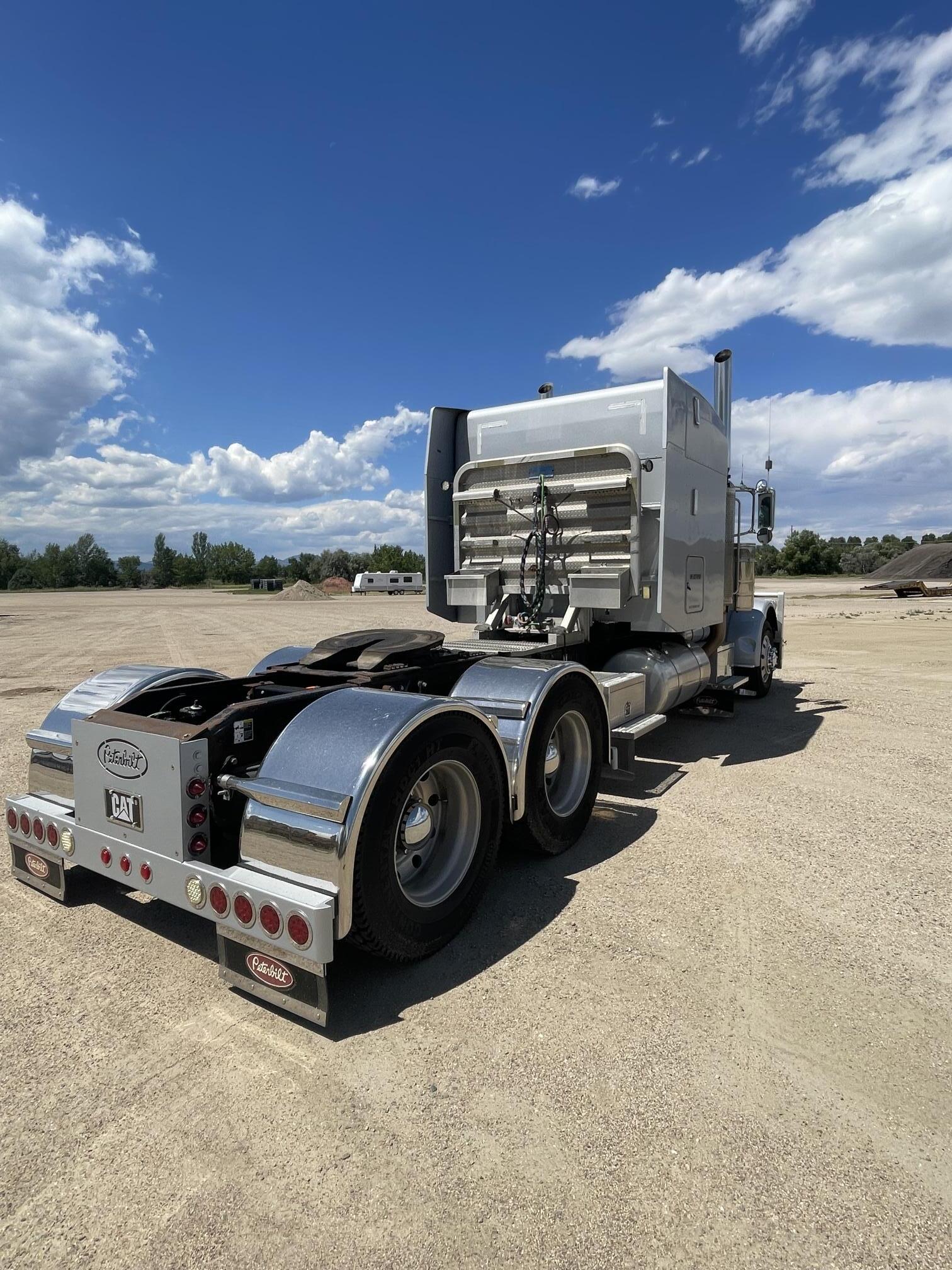 2008 PETERBILT 388 - Image 2