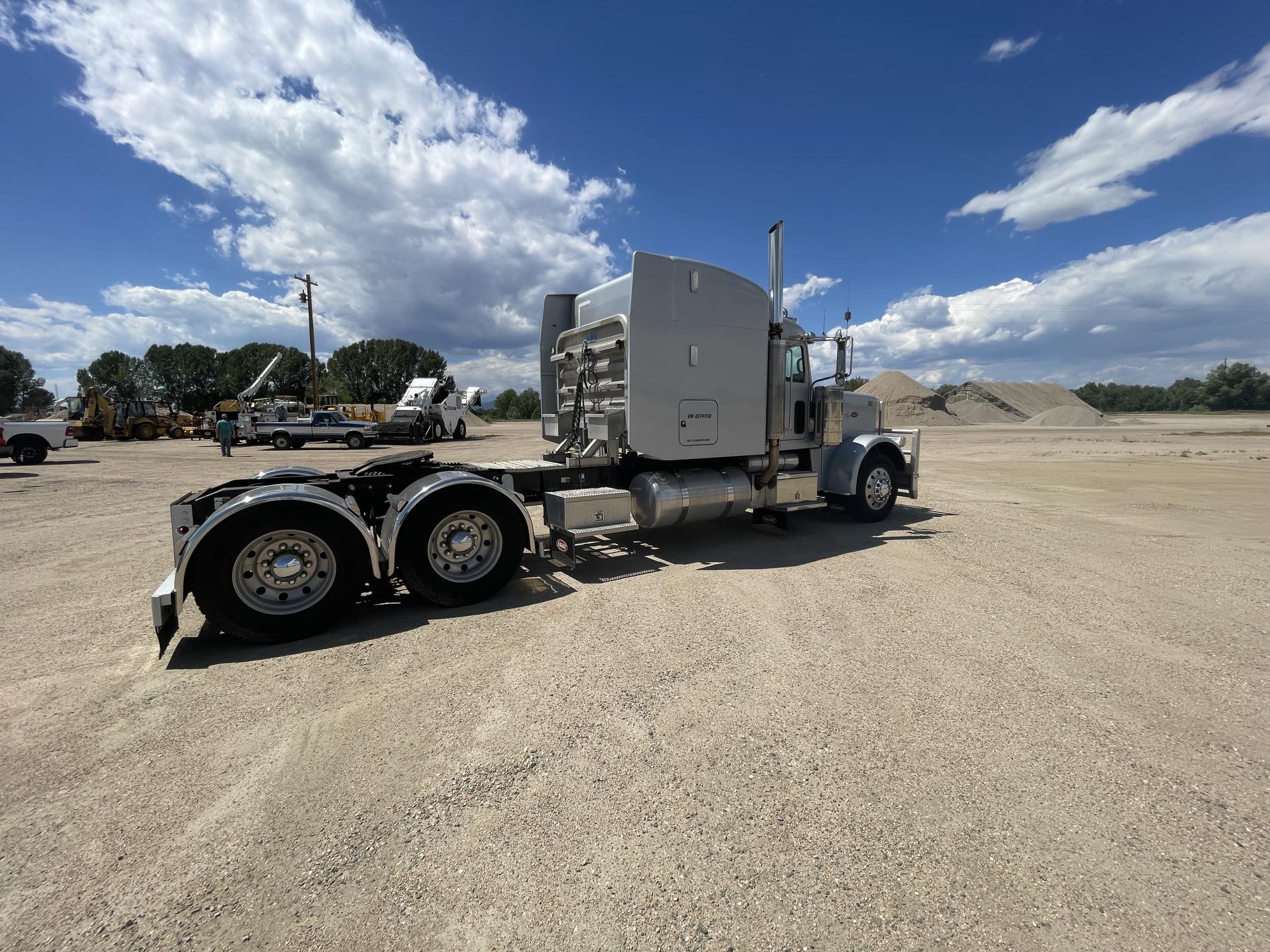 2008 PETERBILT 388 - Image 11