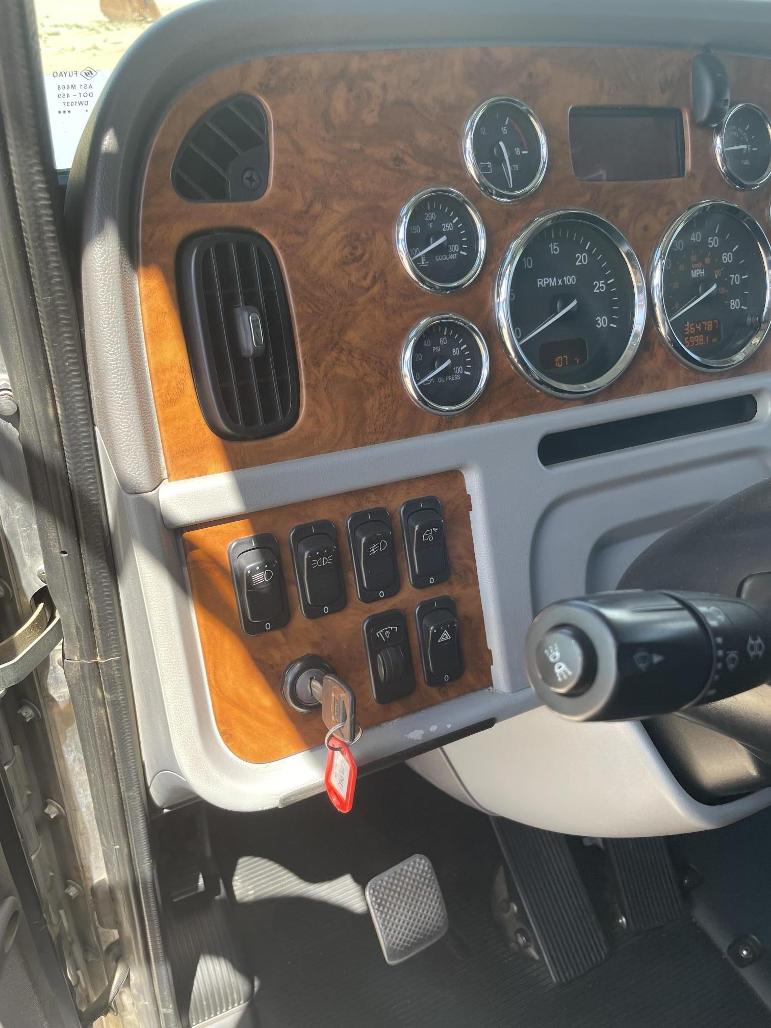 2008 PETERBILT 388 - Image 46