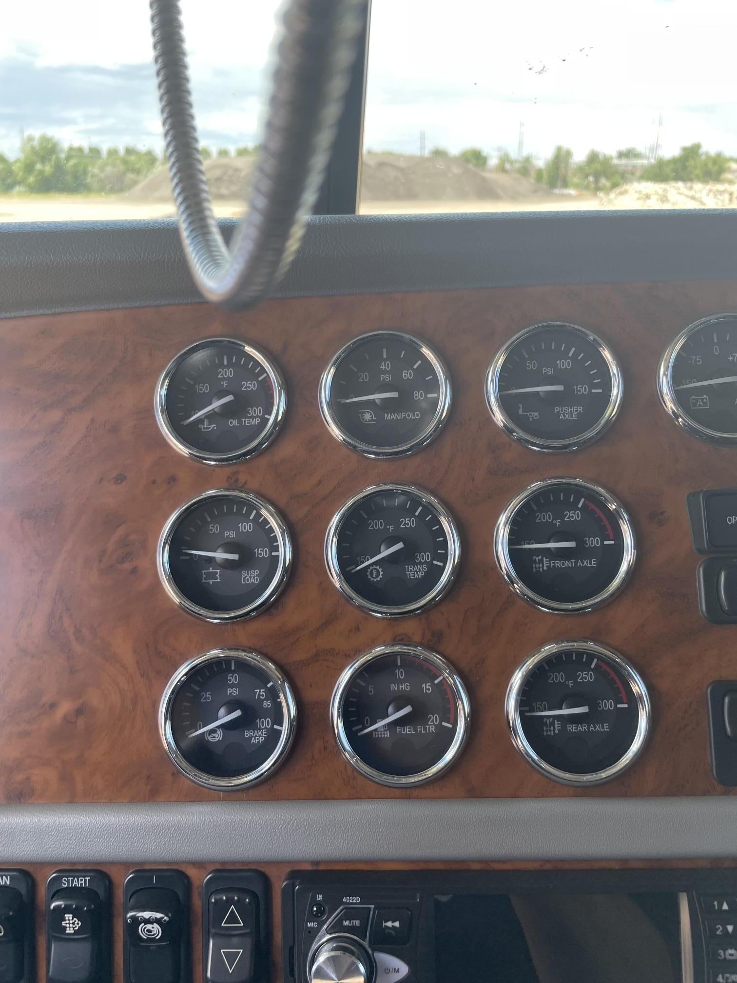 2008 PETERBILT 388 - Image 52