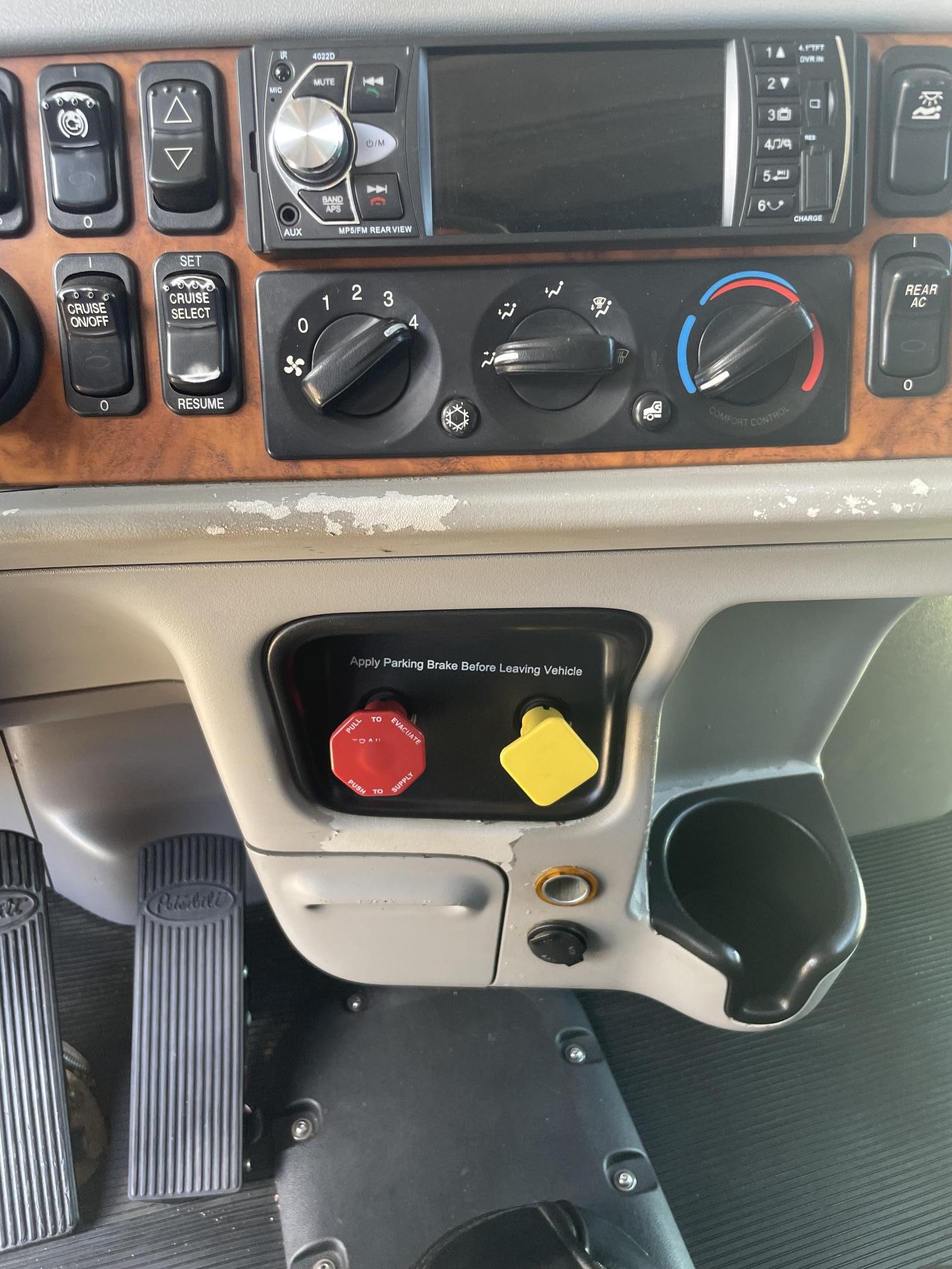 2008 PETERBILT 388 - Image 56