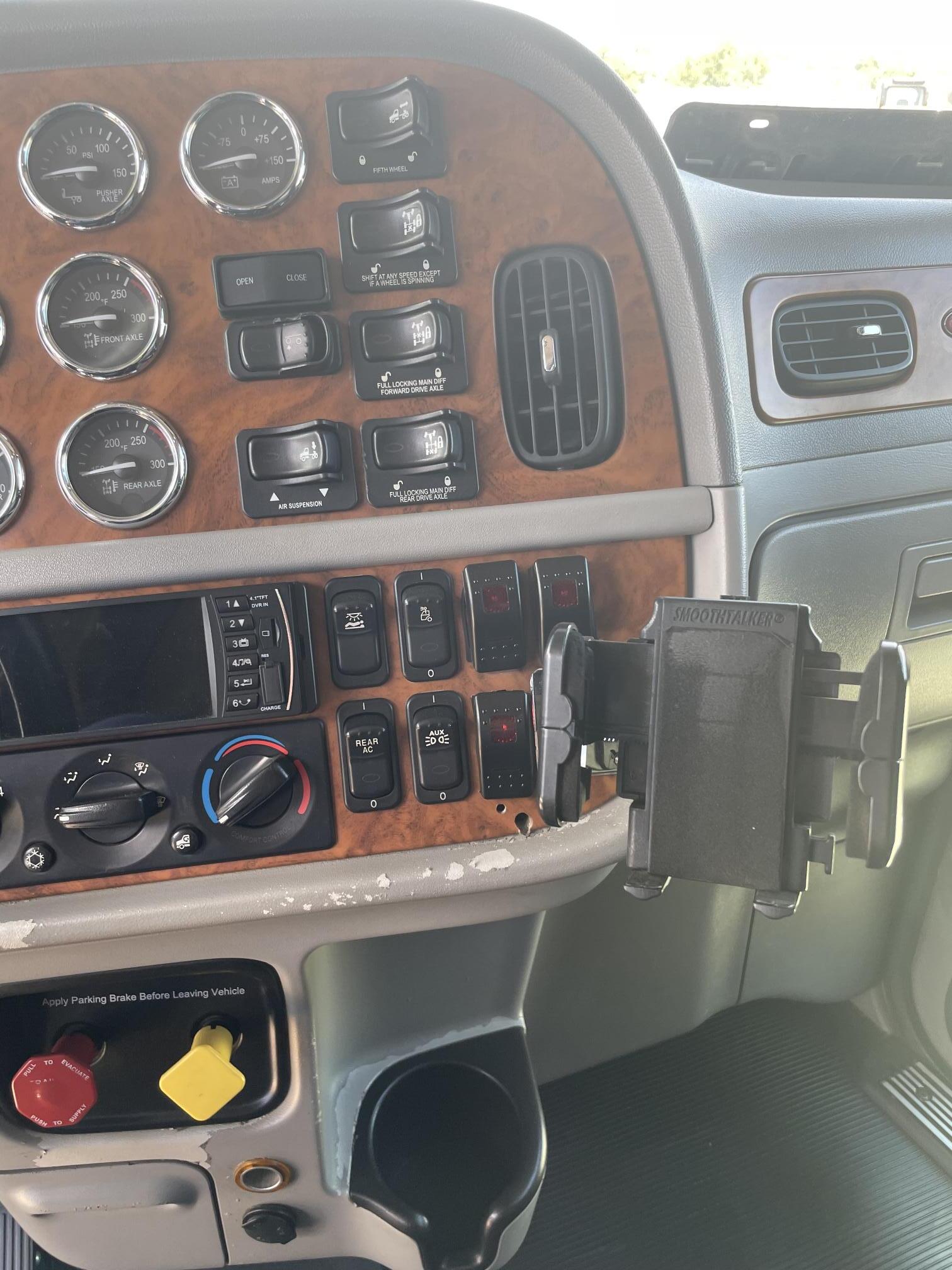 2008 PETERBILT 388 - Image 60