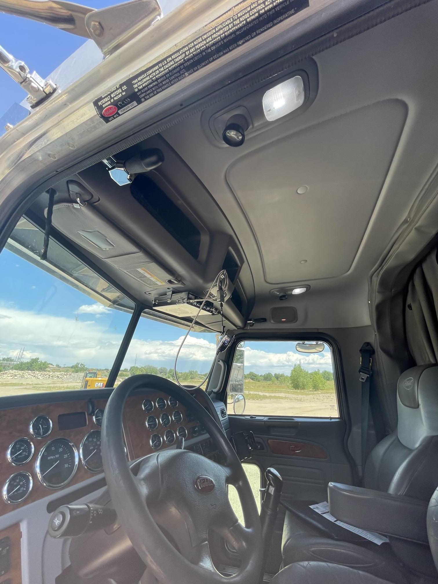 2008 PETERBILT 388 - Image 40