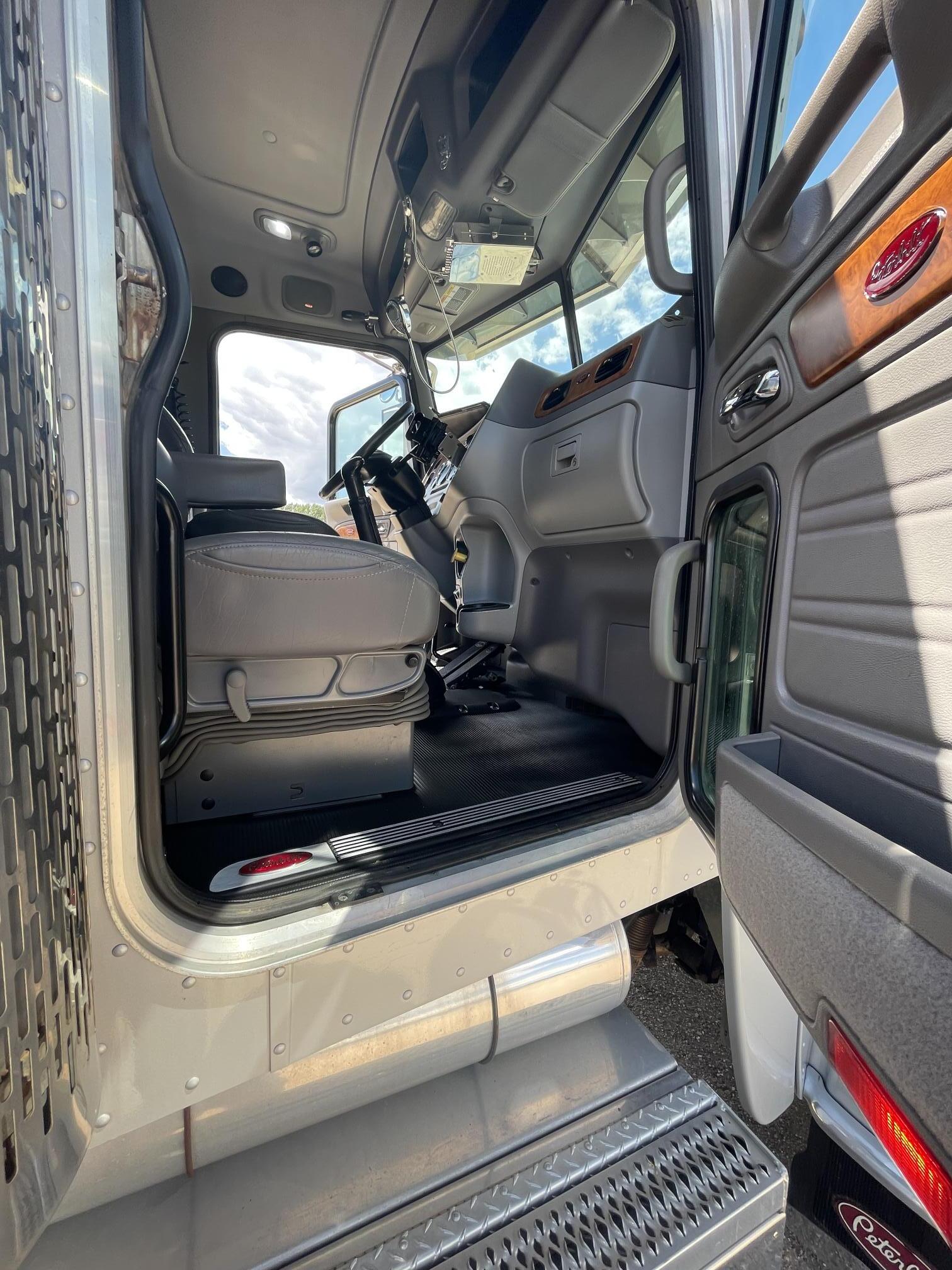 2008 PETERBILT 388 - Image 65