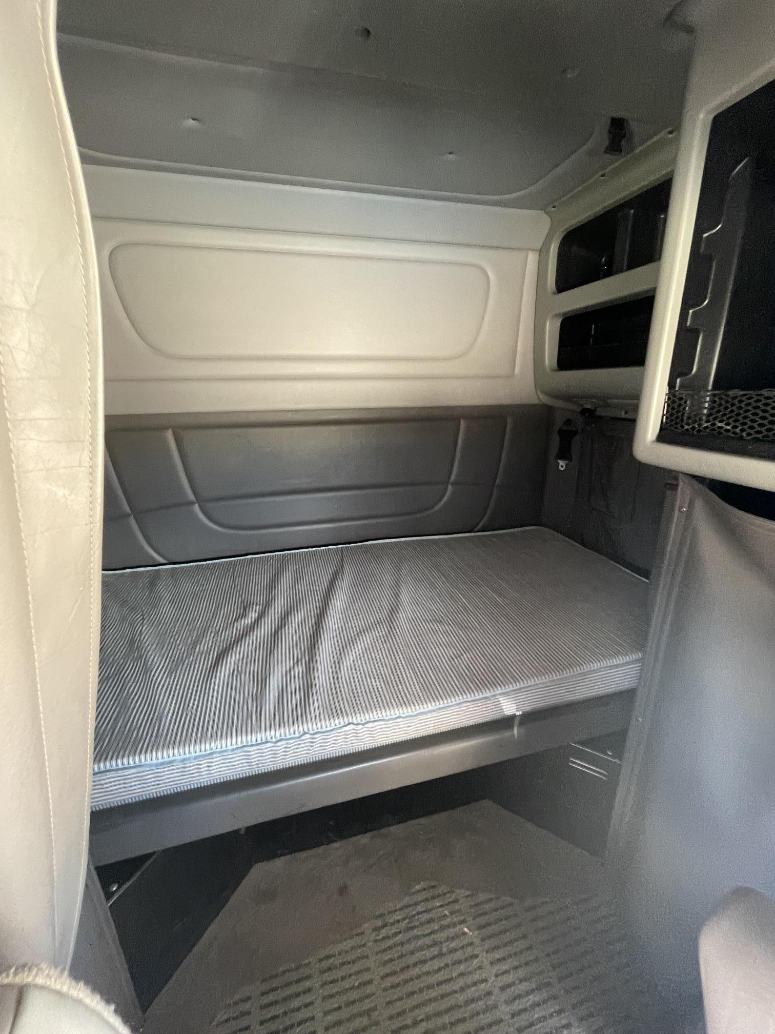 2008 PETERBILT 388 - Image 67