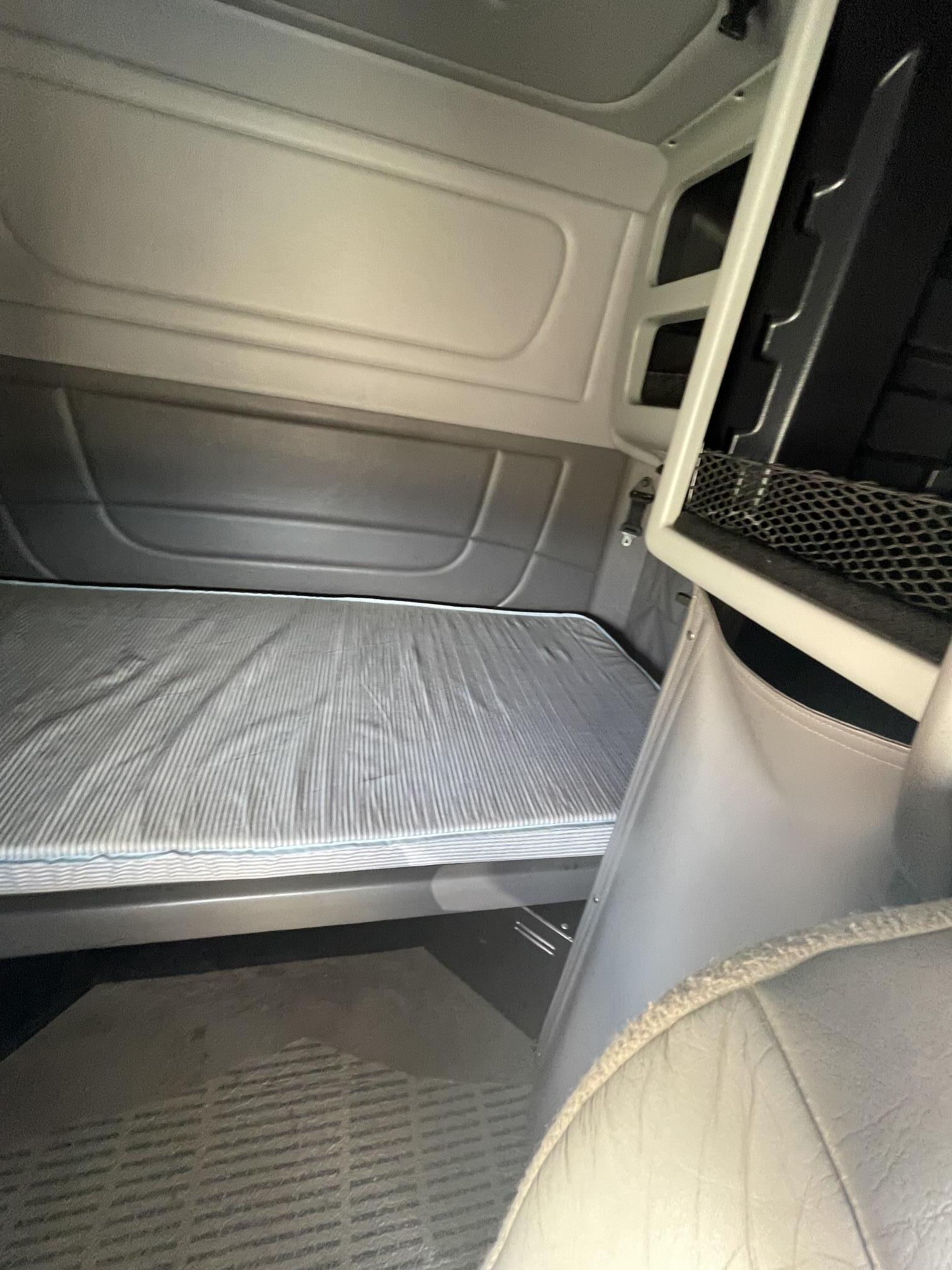 2008 PETERBILT 388 - Image 72