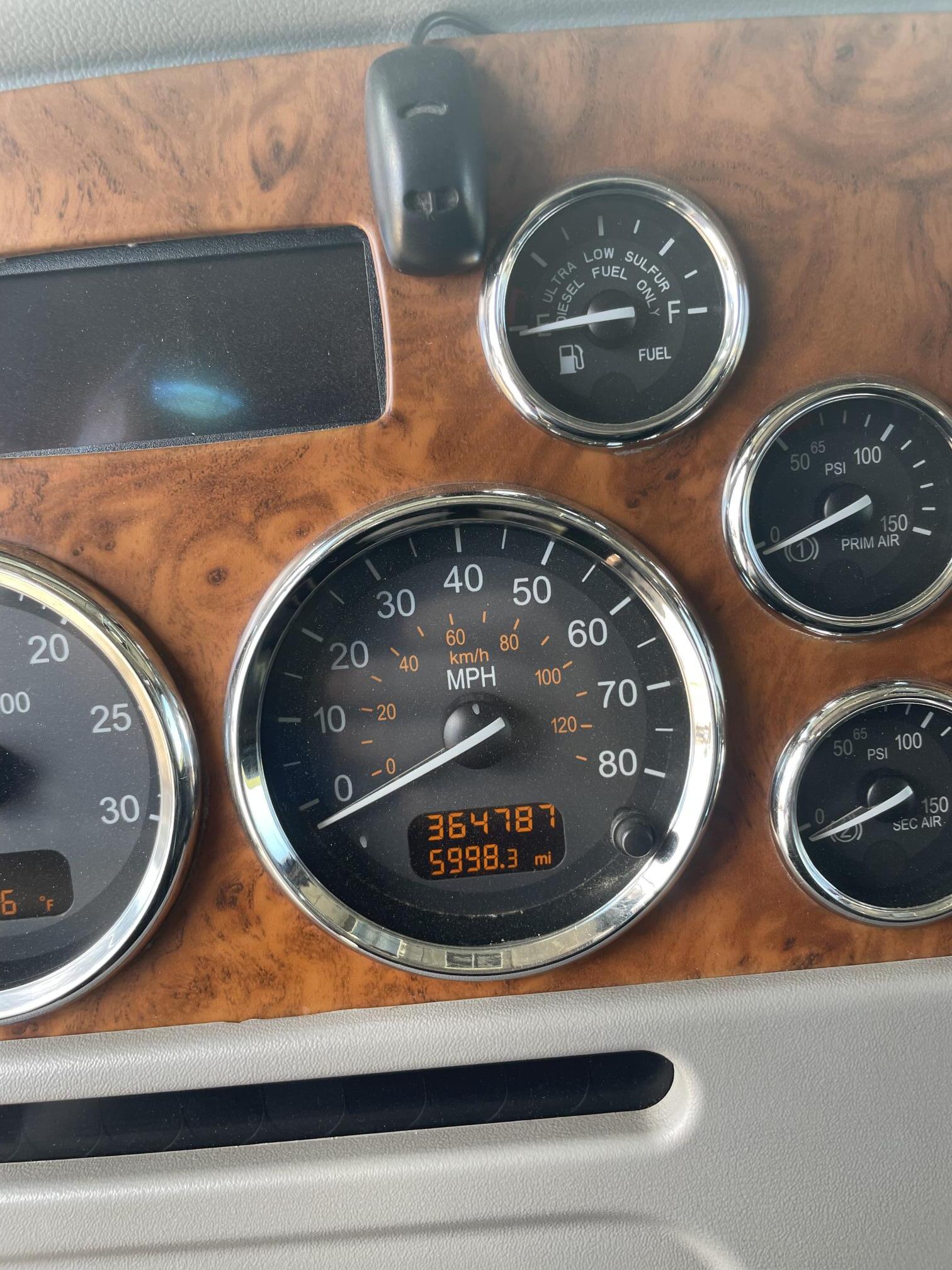 2008 PETERBILT 388 - Image 48