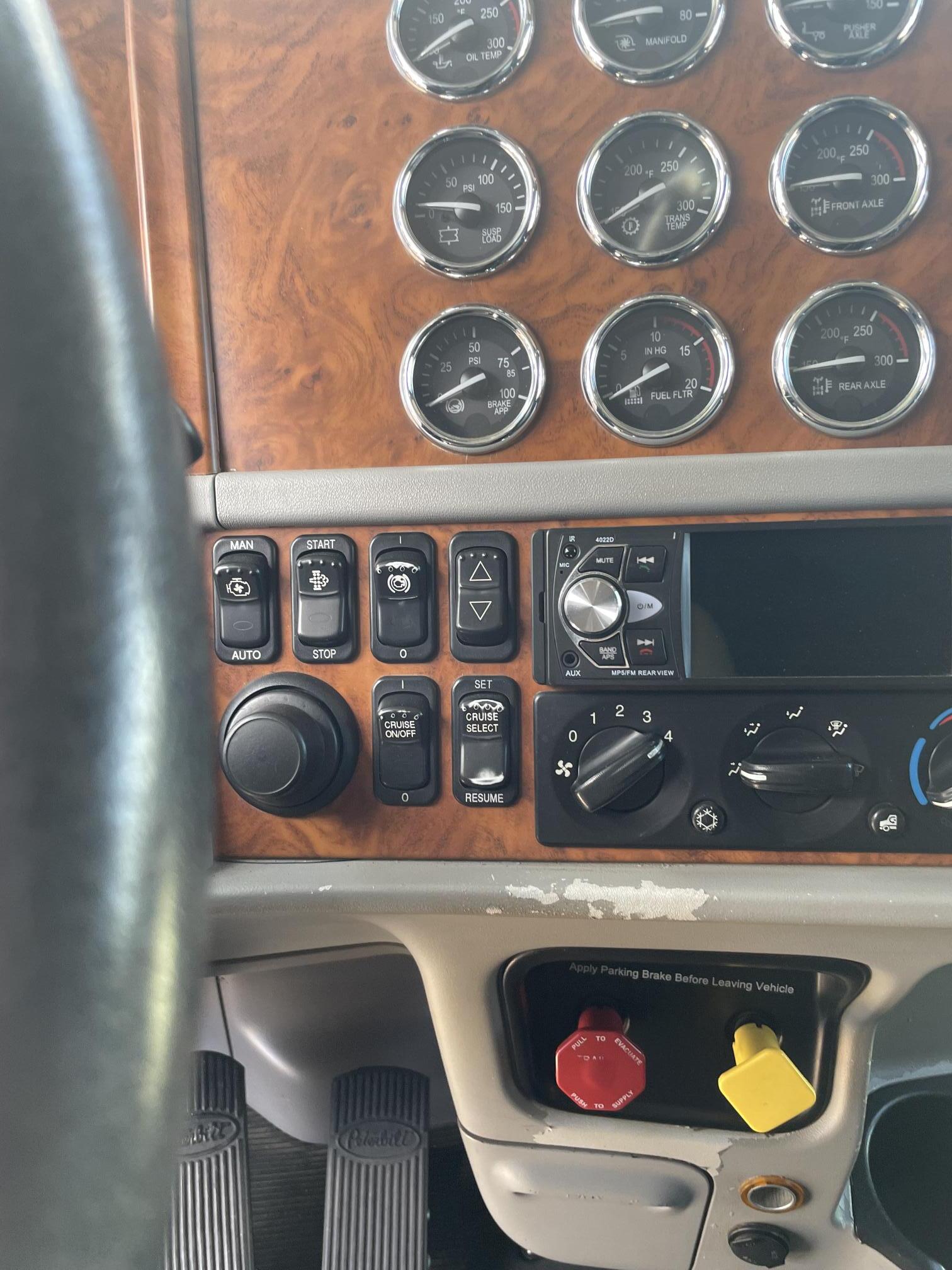 2008 PETERBILT 388 - Image 59