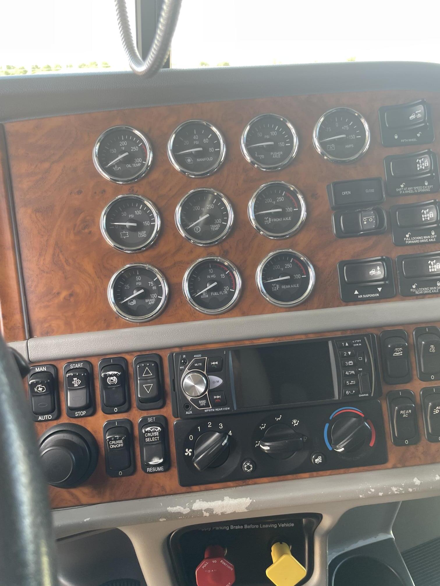 2008 PETERBILT 388 - Image 58