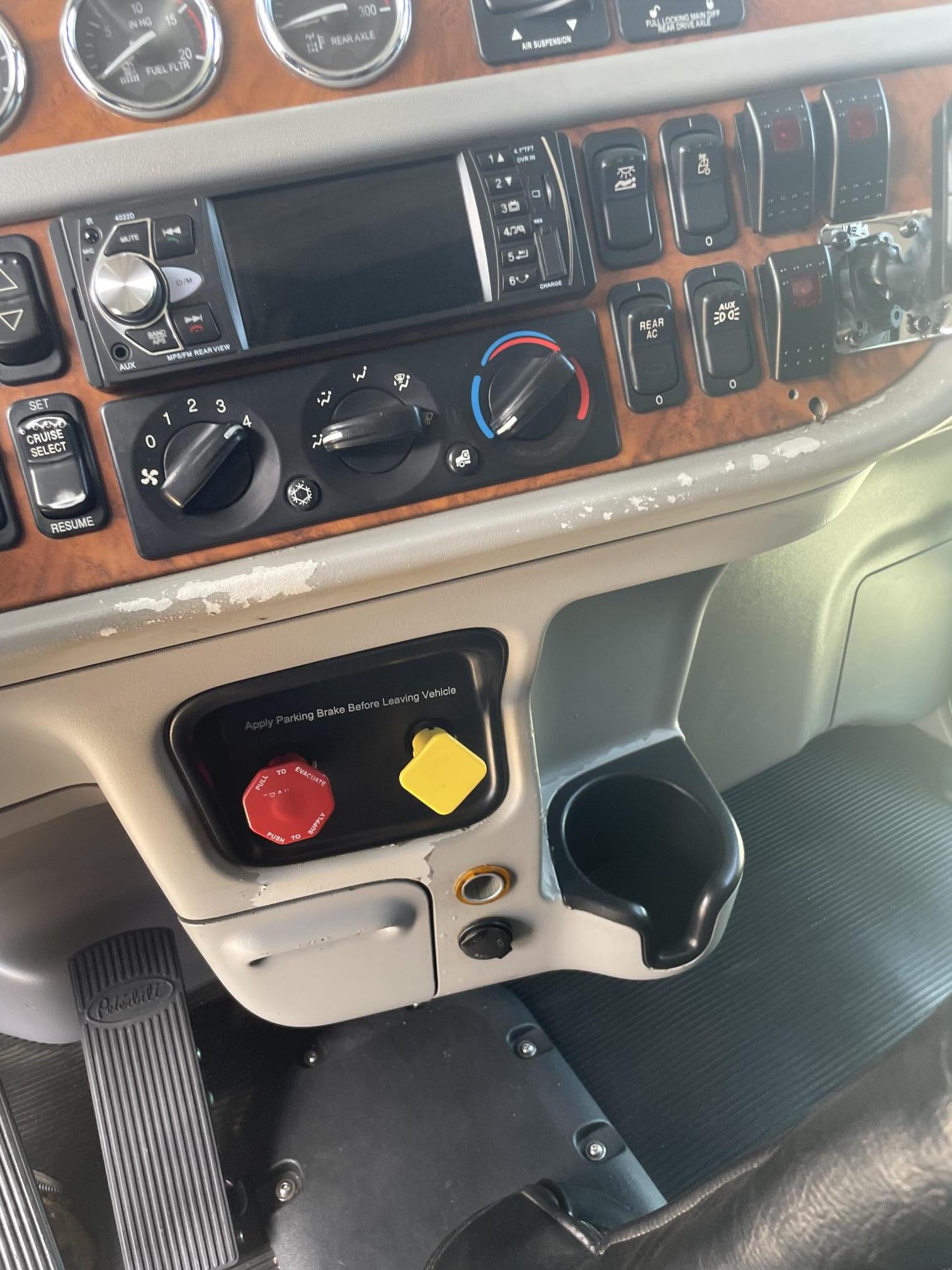 2008 PETERBILT 388 - Image 62