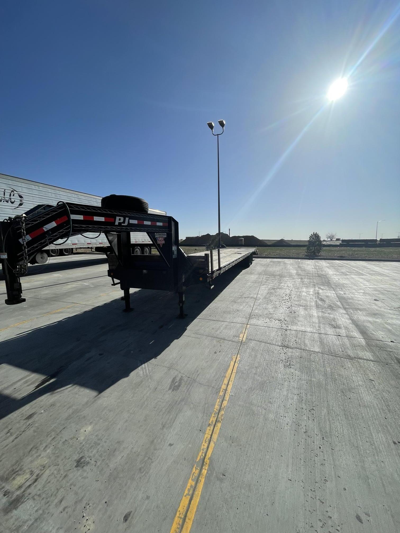 2022 PJ TRAILERS 49 ft - Image 2