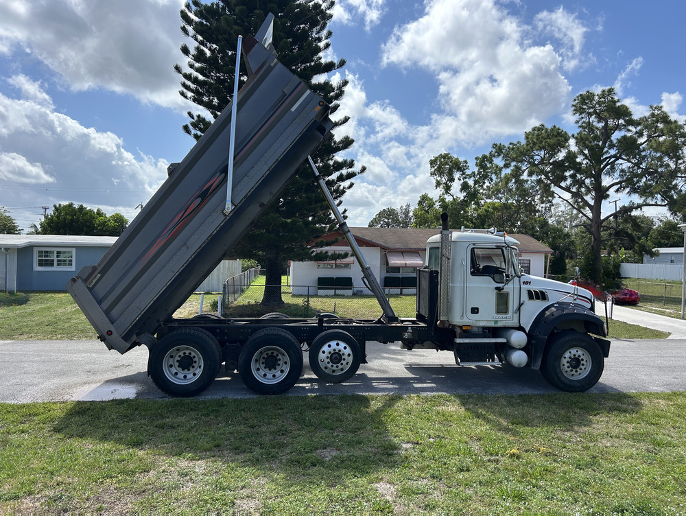 2008 MACK GU Granite - Image 10