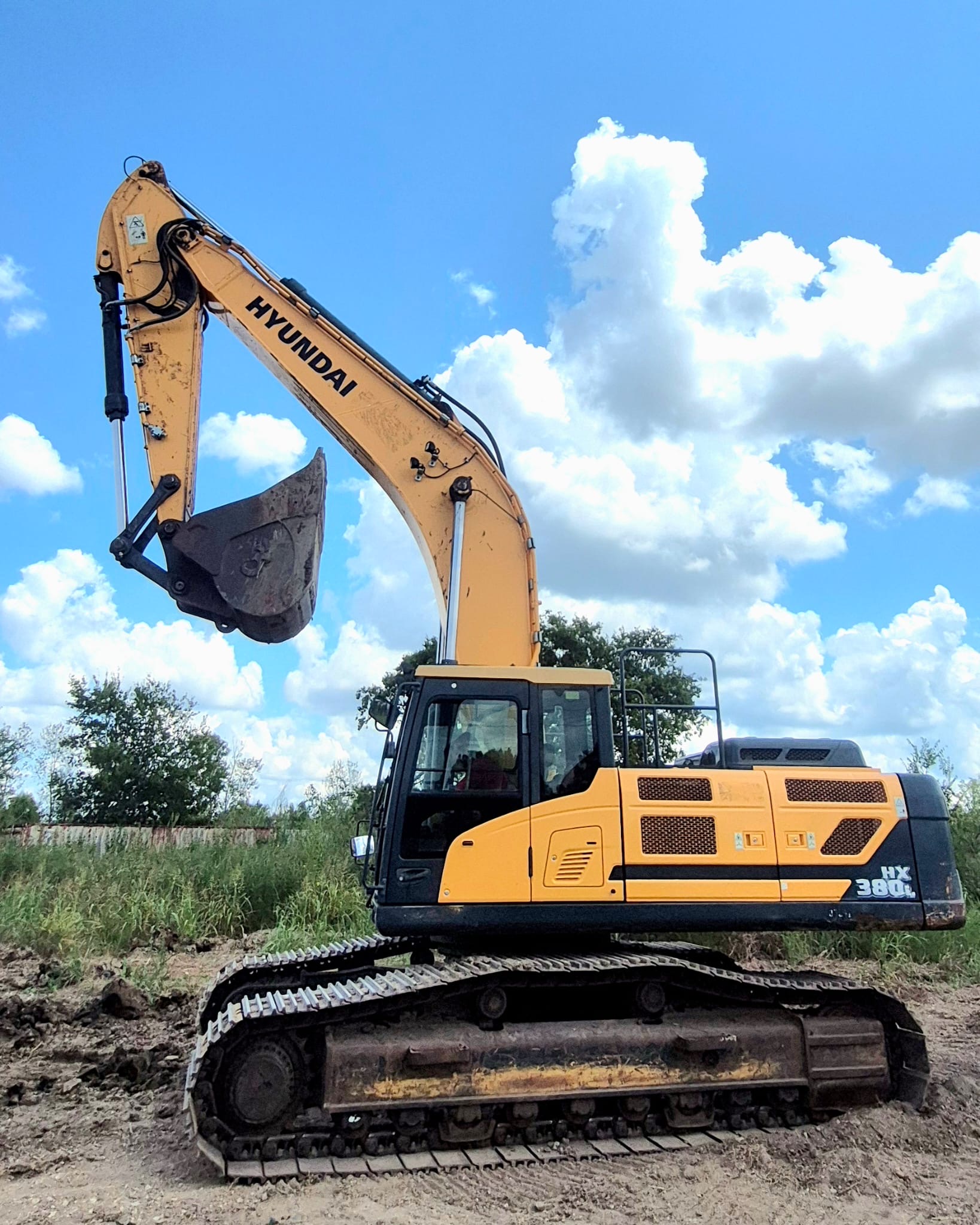 2019 HYUNDAI HX380L - view 2 of 19