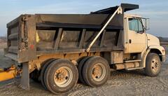 2004 FREIGHTLINER FL112 - Image 3