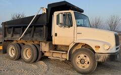 2004 FREIGHTLINER FL112 - Image 4