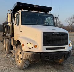 2004 FREIGHTLINER FL112 - Image 2