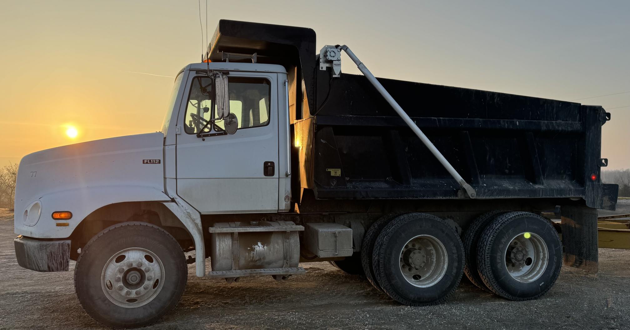 2004 FREIGHTLINER FL112 - view 6 of 33