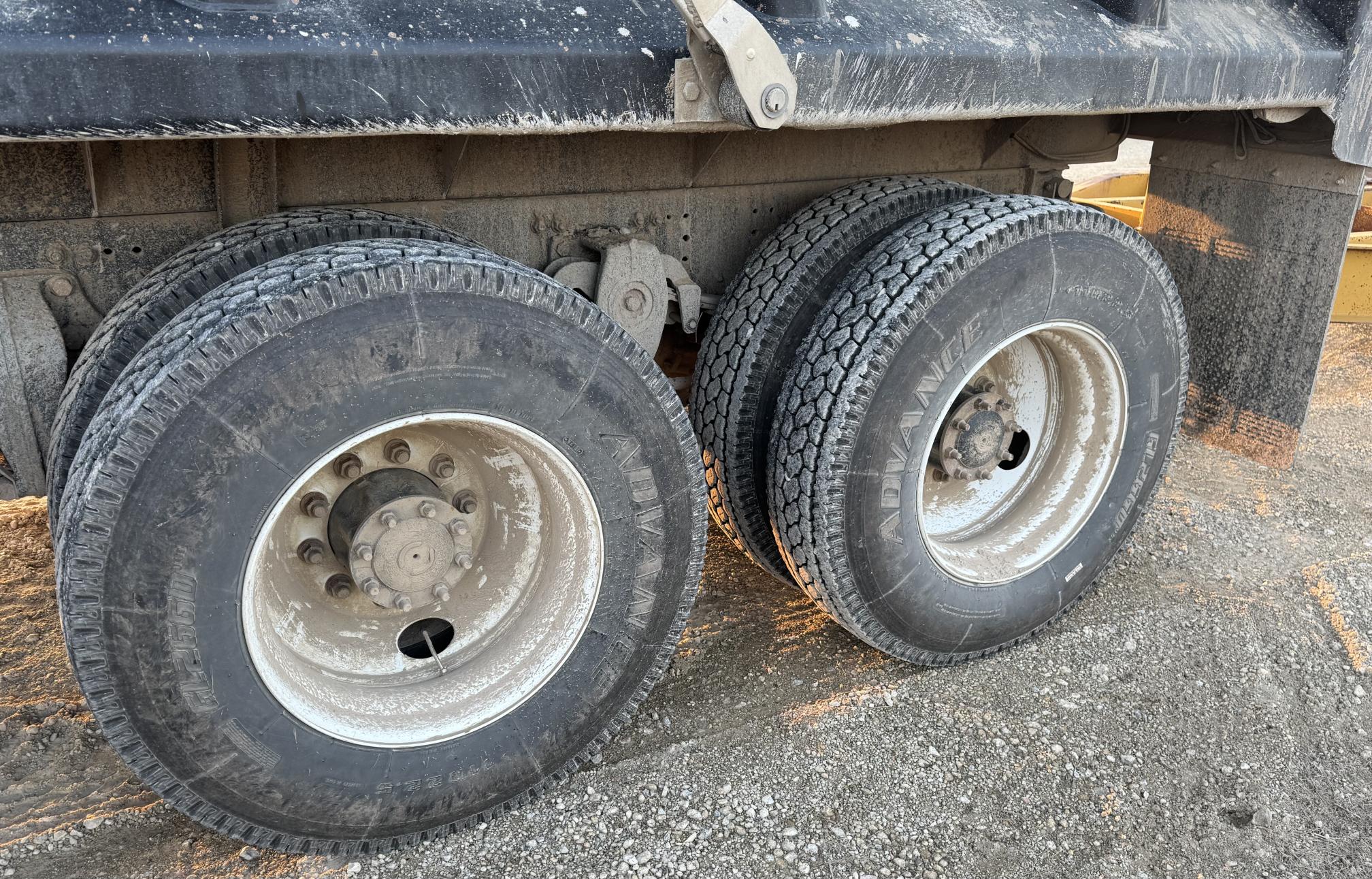 2004 FREIGHTLINER FL112 - view 14 of 33