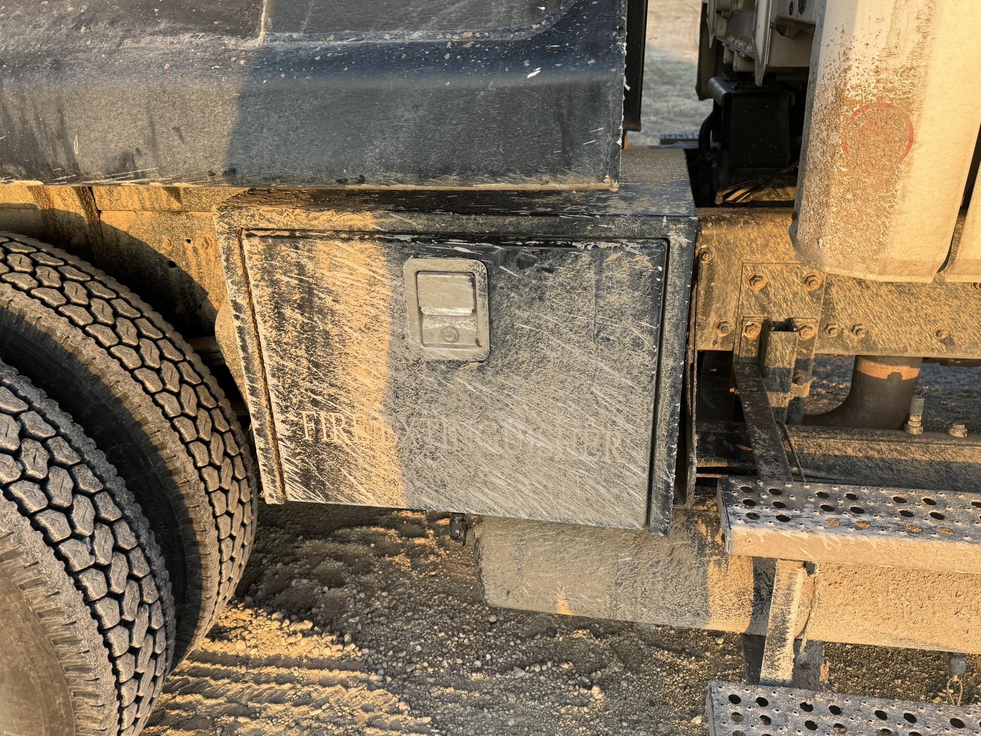 2004 FREIGHTLINER FL112 - view 16 of 33