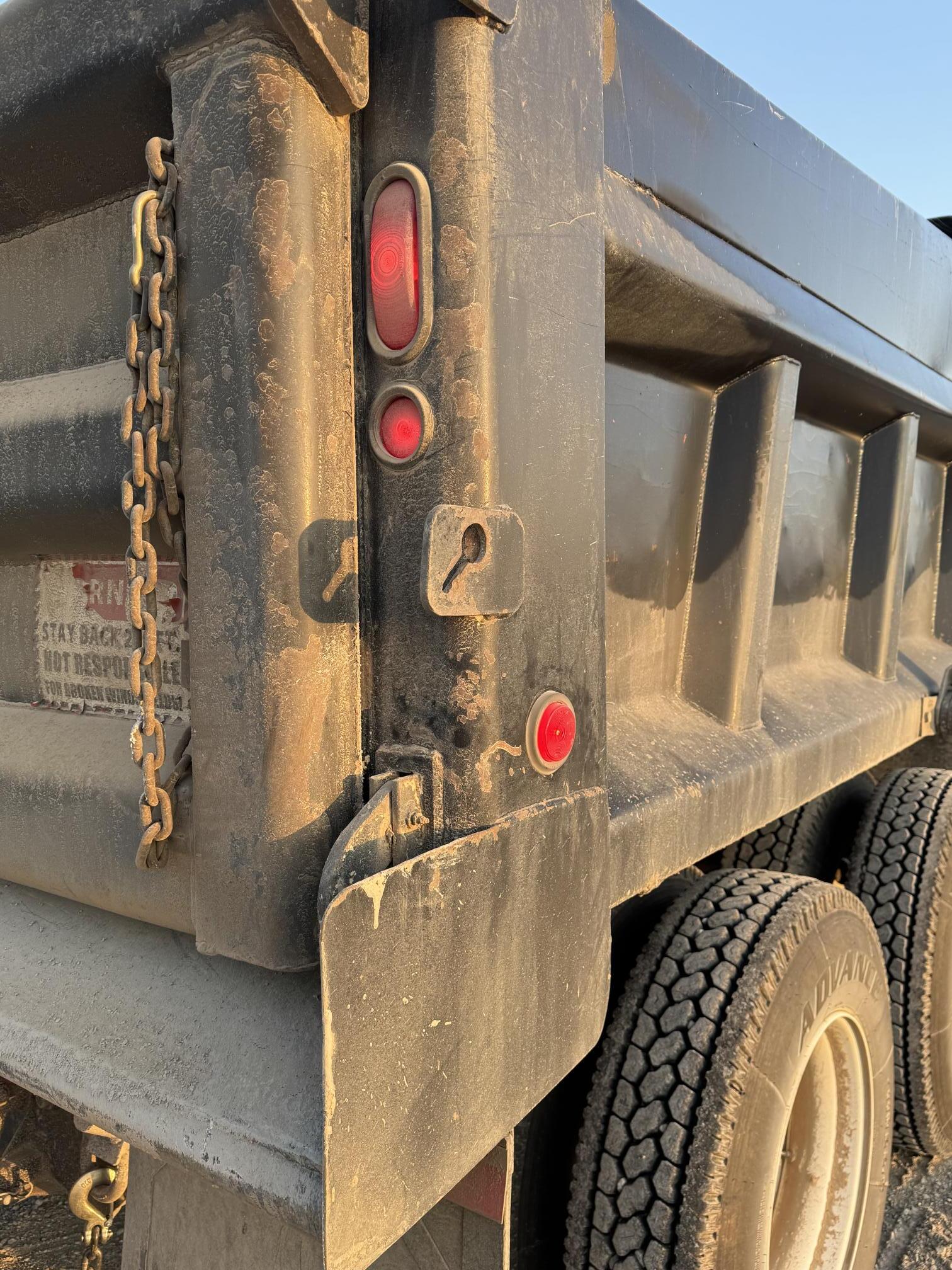 2004 FREIGHTLINER FL112 - Image 19