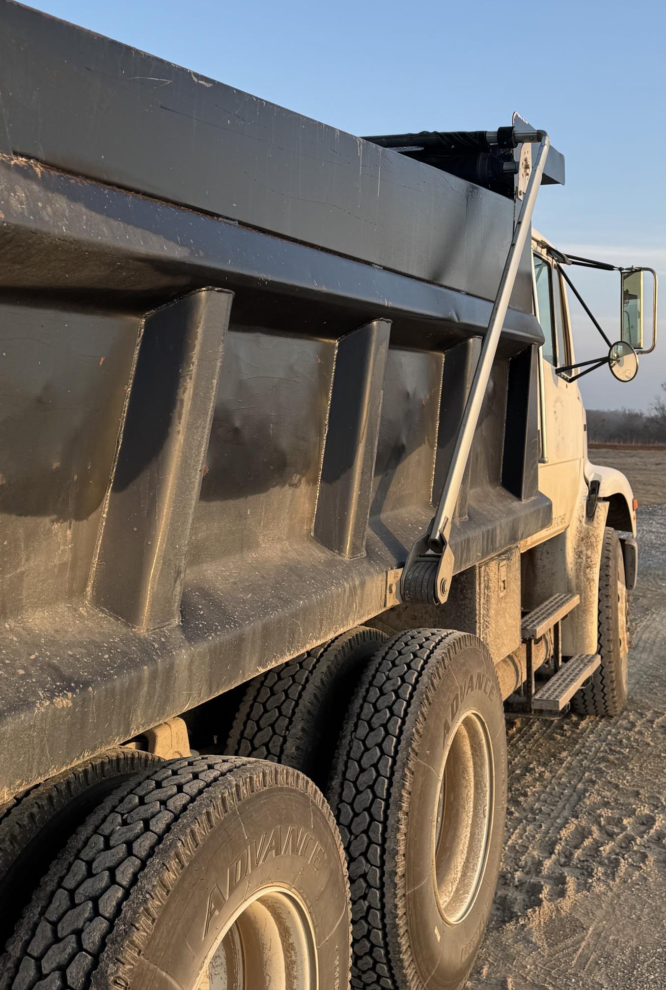 2004 FREIGHTLINER FL112 - view 20 of 33