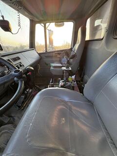 2004 FREIGHTLINER FL112 - Image 21