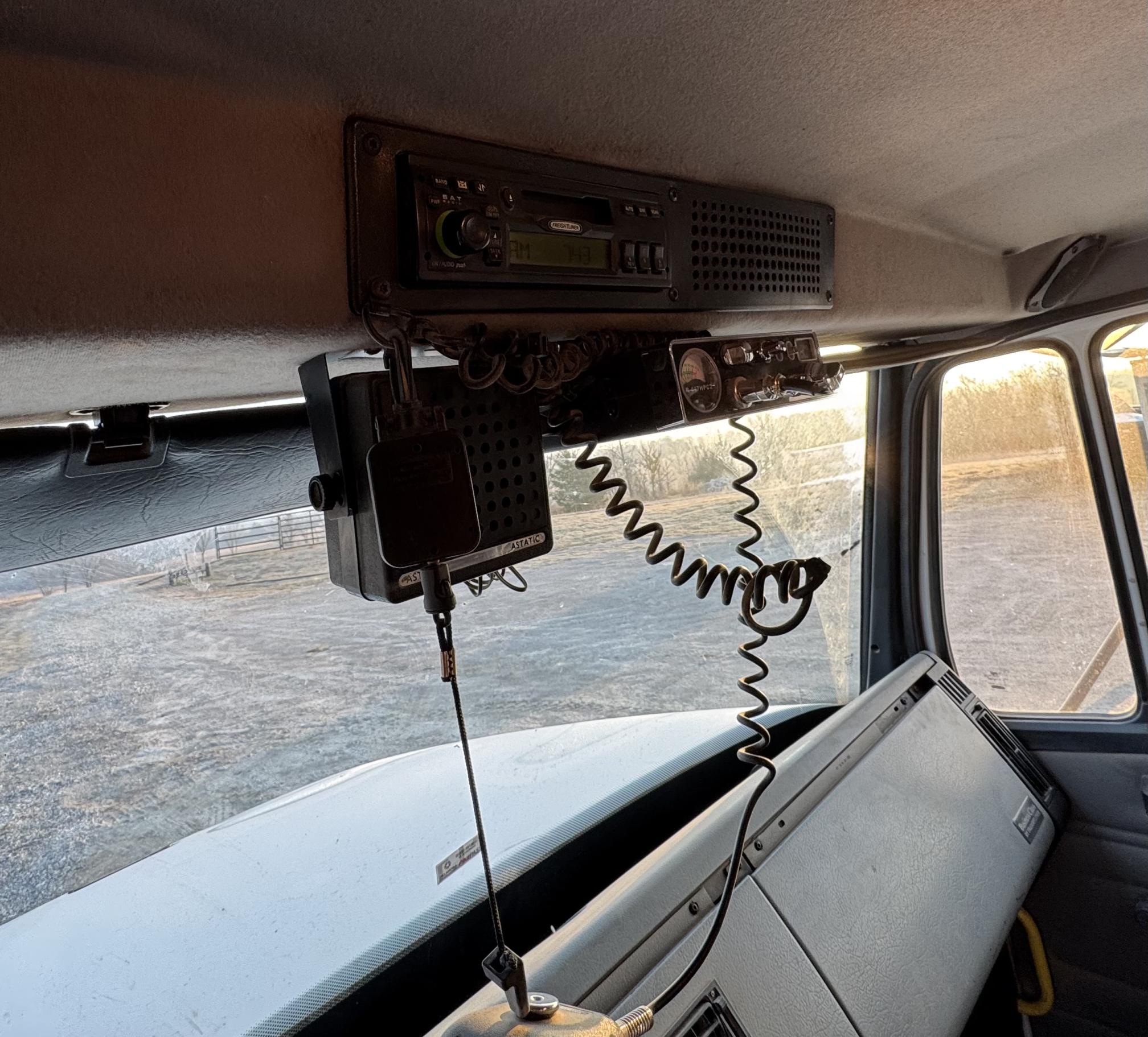 2004 FREIGHTLINER FL112 - Image 22