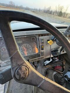 2004 FREIGHTLINER FL112 - Image 26