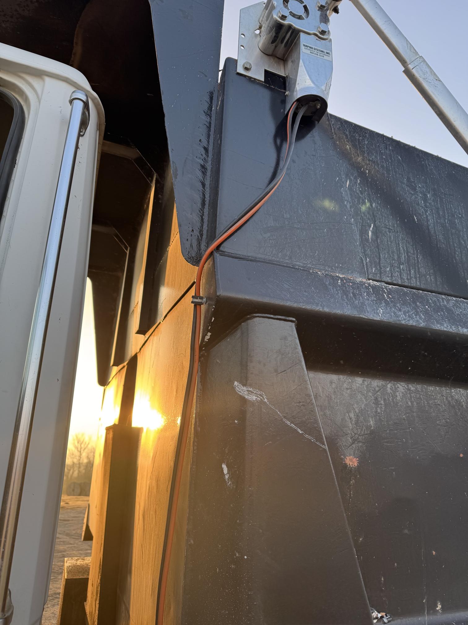 2004 FREIGHTLINER FL112 - Image 29