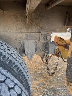 2004 FREIGHTLINER FL112 - Image 30