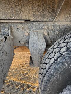 2004 FREIGHTLINER FL112 - Image 32