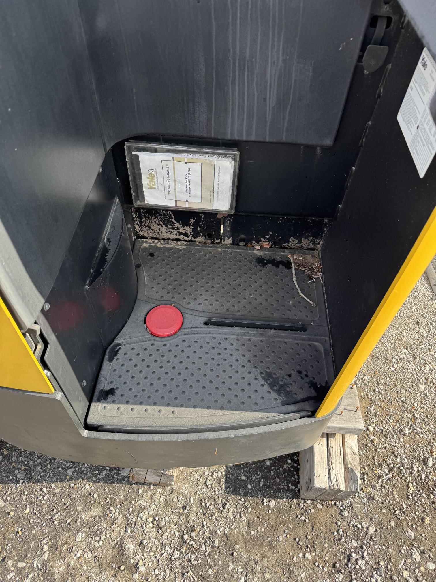 2016 YALE Lift Truck Model - Image 11